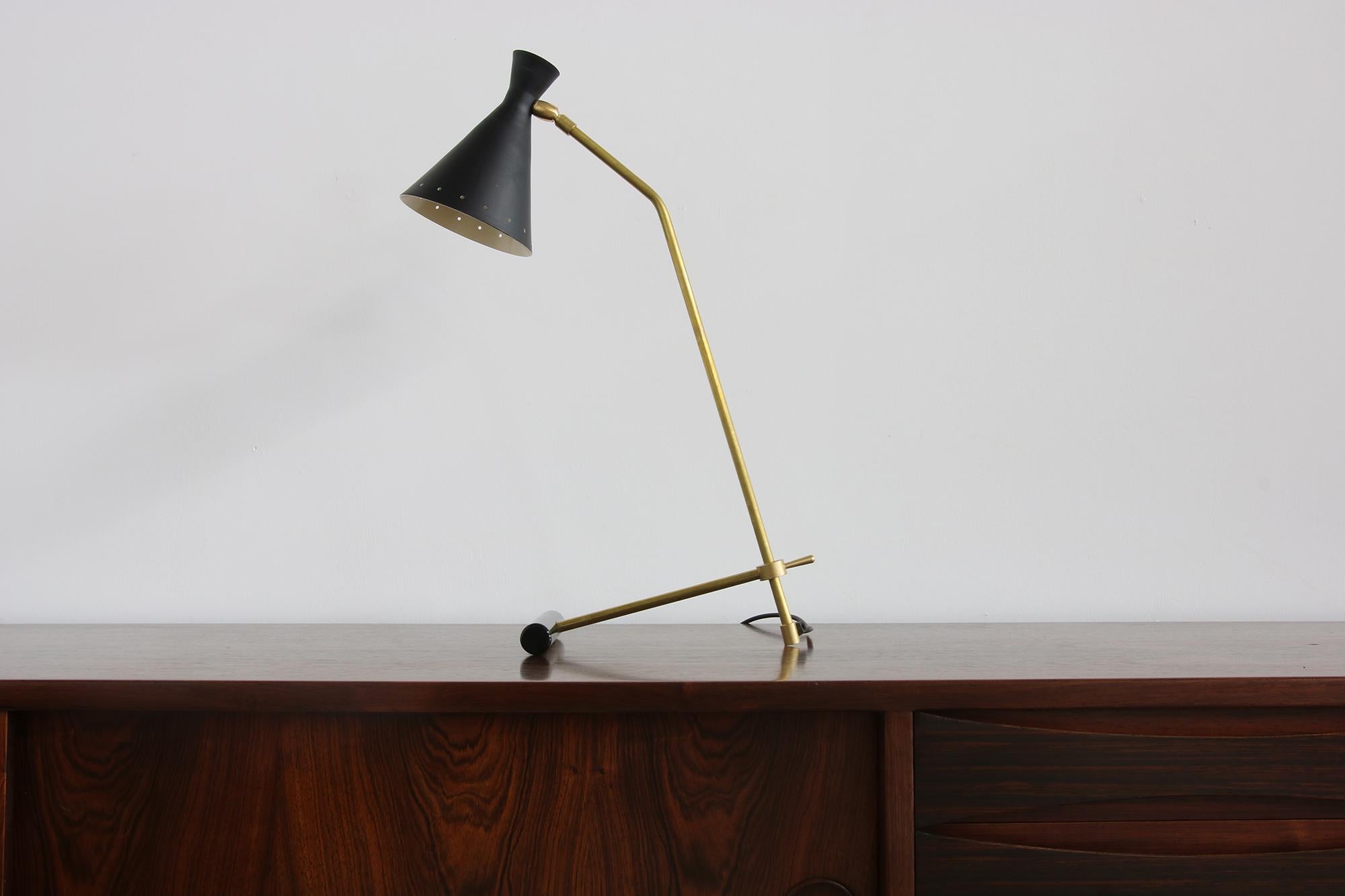 Minimalist Italian Adjustable Table Lamp, Brass, Stilnovo Style, Modern 'b' In Good Condition For Sale In Hamminkeln, DE