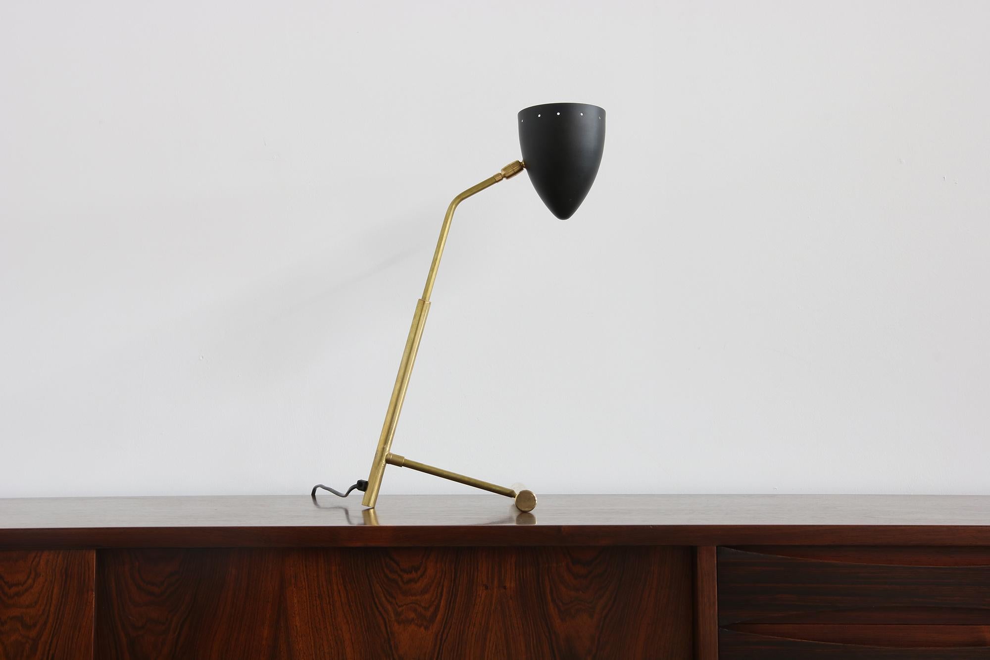 Minimalist Italian Adjustable Table Lamp, Brass, Stilnovo Style, Modern In Good Condition For Sale In Hamminkeln, DE
