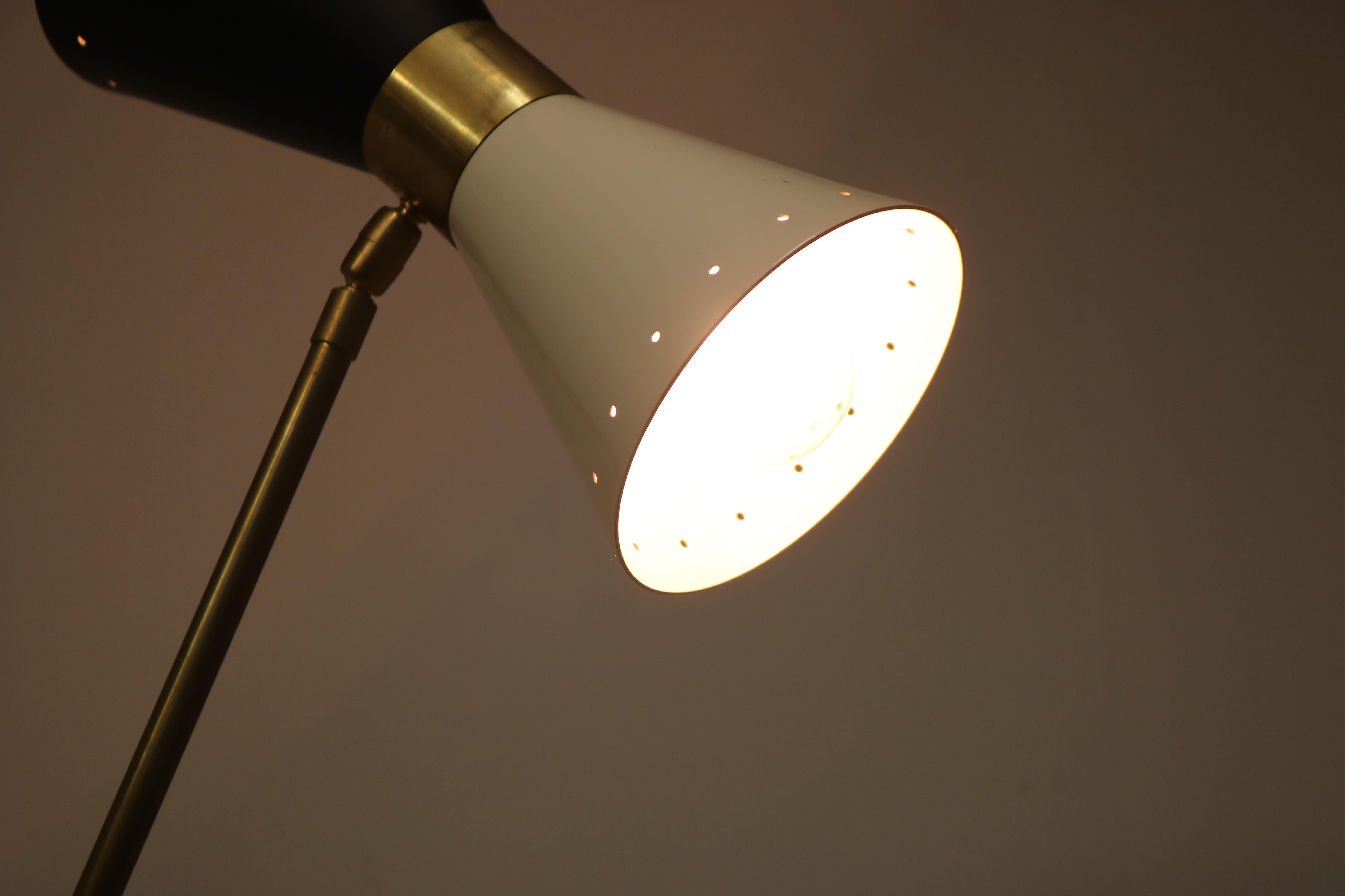 Minimalist Italian Floor Lamp Stilnovo Style 1950 Brass Mid-Century Design Light For Sale 5