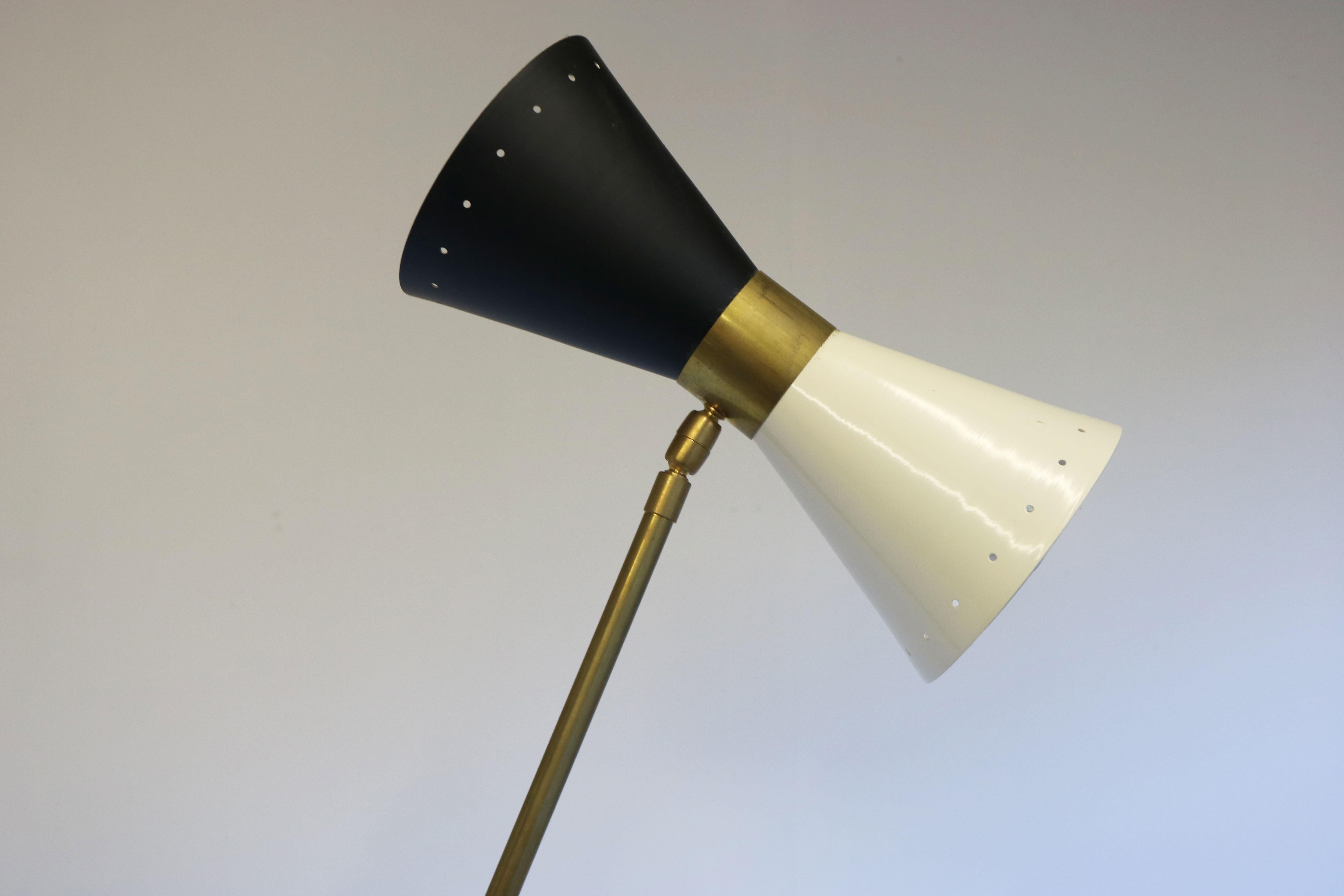 Mid-Century Modern Minimalist Italian Floor Lamp Stilnovo Style 1950 Brass Mid-Century Design Light For Sale