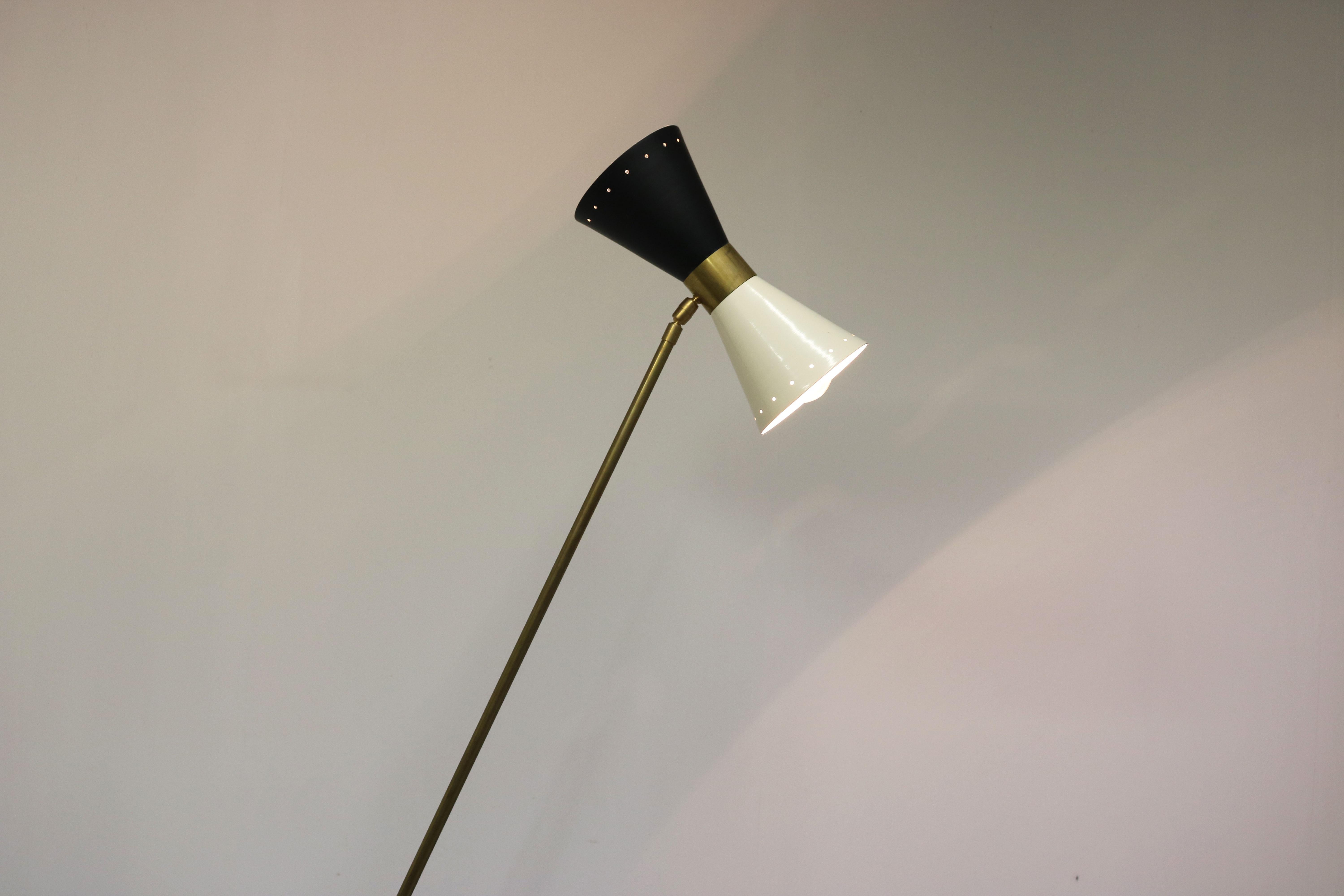 Mid-Century Modern Minimalist Italian Floor Lamp Stilnovo Style 1950 Brass Mid-Century Design Light For Sale