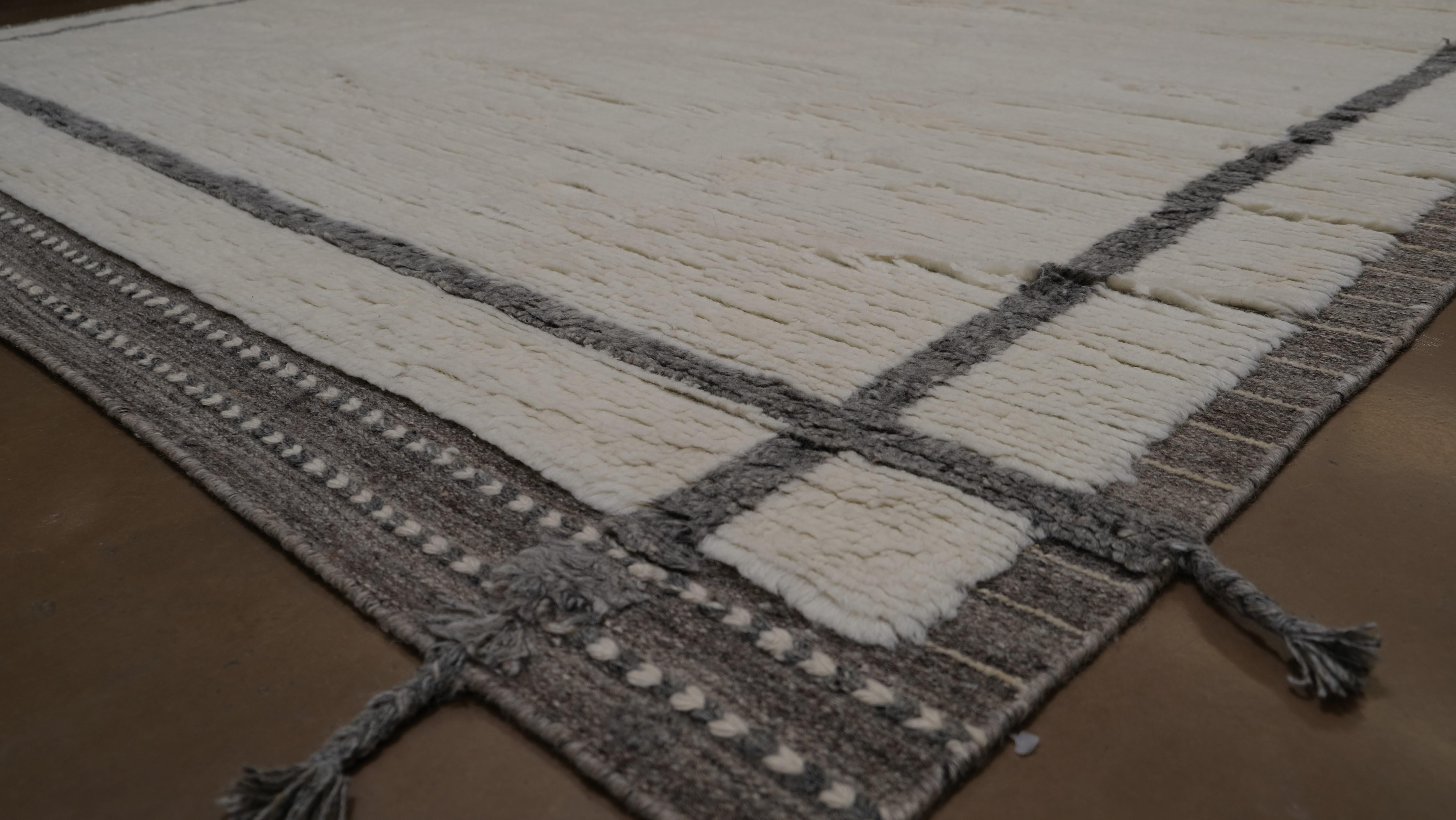 Indien Tapis minimaliste en laine avec cadre ivoire et taupe 9'3''x12' en vente