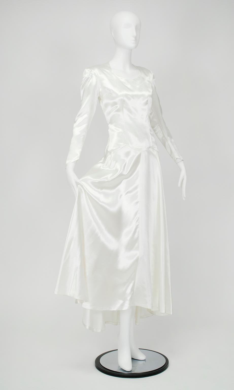 Minimalistisches Elfenbeinfarbenes Lacksatin-Knöchellanges Hochzeitskleid mit Herz - M, 1940er Jahre im Zustand „Gut“ im Angebot in Tucson, AZ