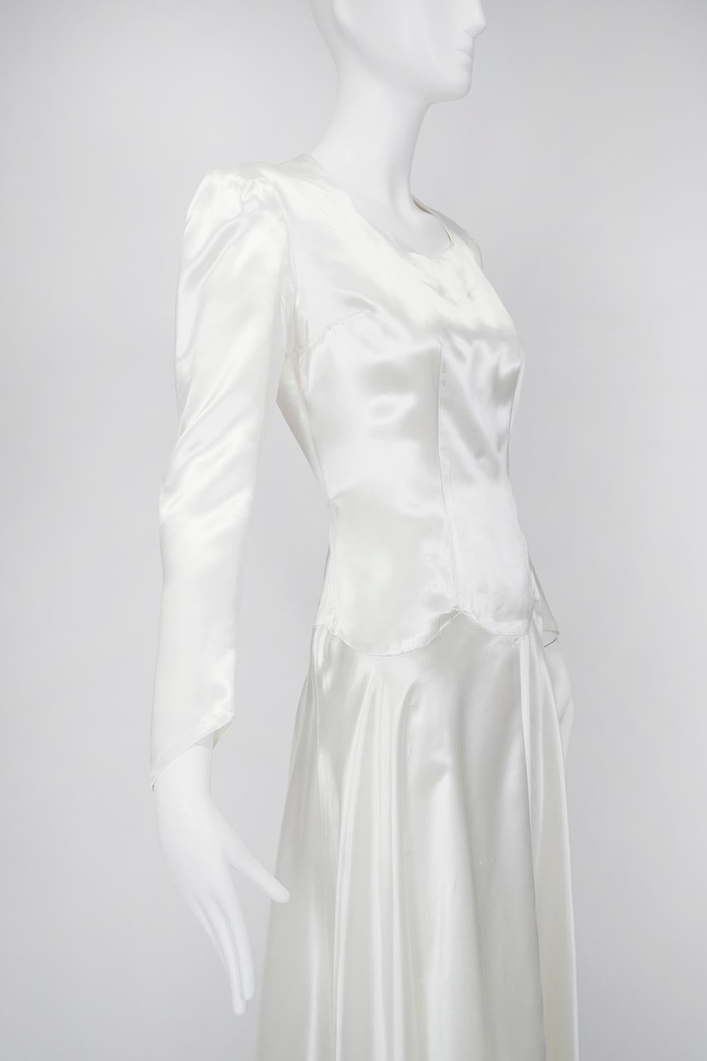 Minimalist Ivory Lacquered Satin Ankle Length Sweetheart Wedding Gown – M, 1940s In Good Condition For Sale In Tucson, AZ