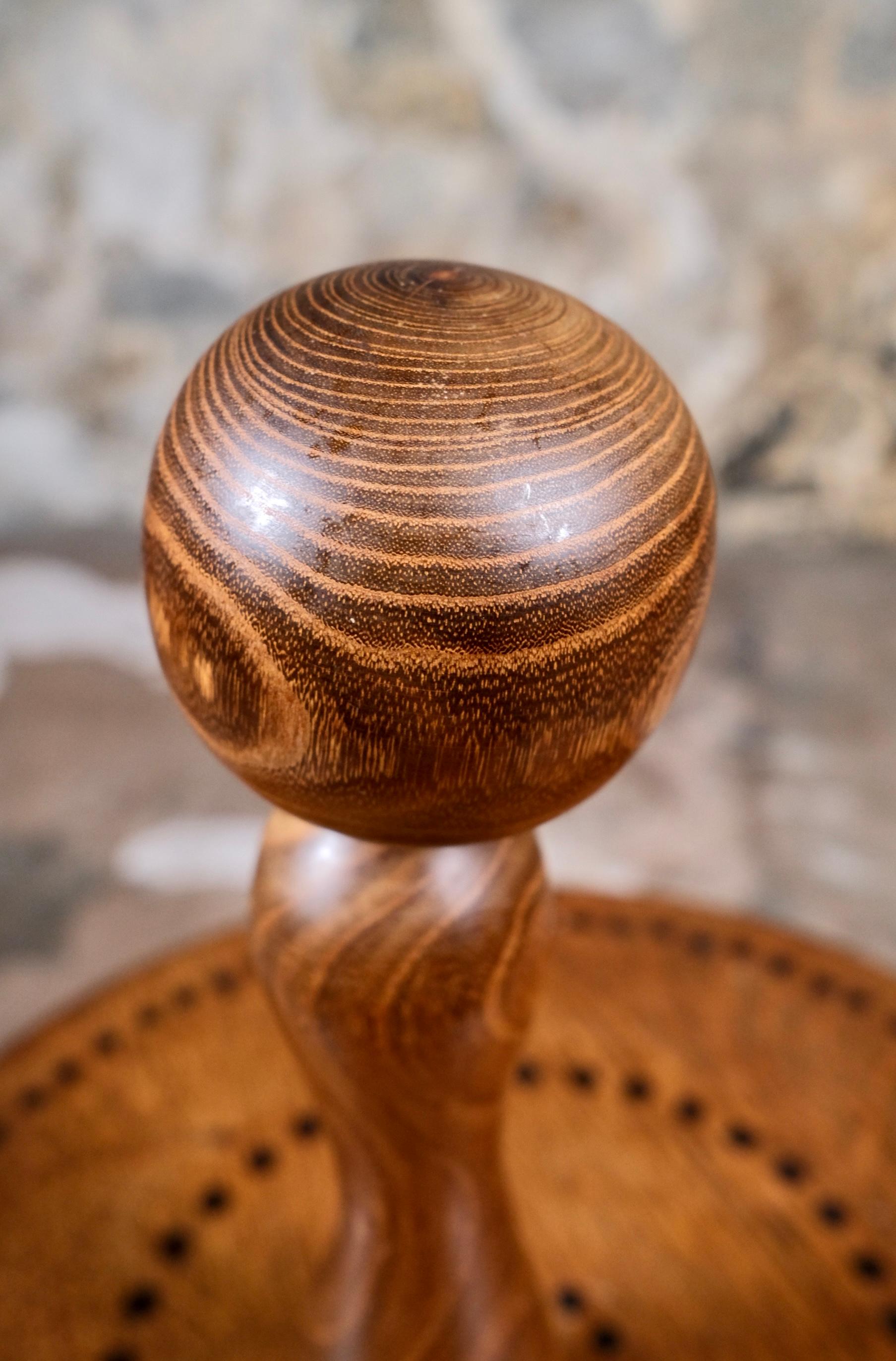 Minimalistischer Kokeshi, Muhitsu Miyajima zugeschrieben Muhitsu Miyajima, Japan, 1970er Jahre (Ende des 20. Jahrhunderts) im Angebot