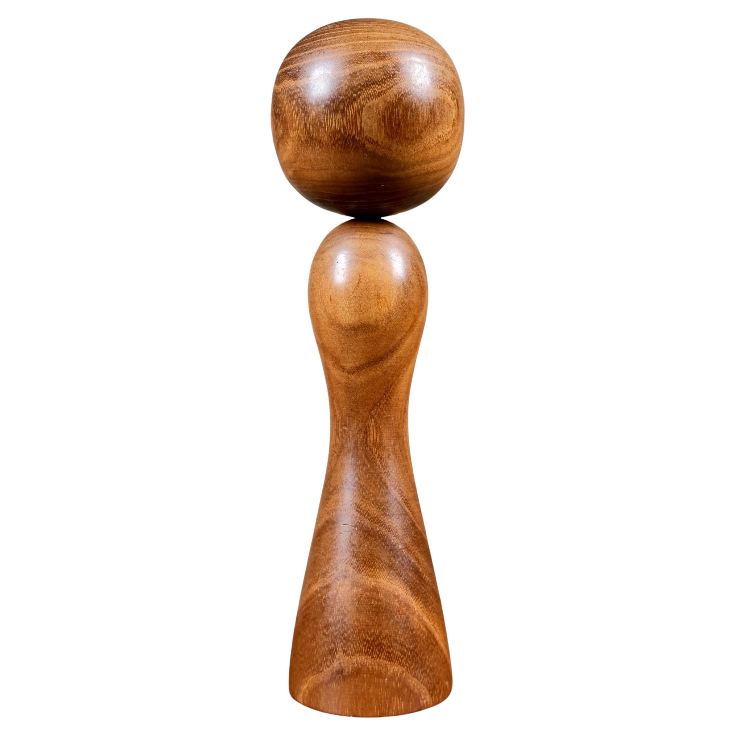 Kokeshi minimalista atribuida a Muhitsu Miyajima, Japón, años 70
