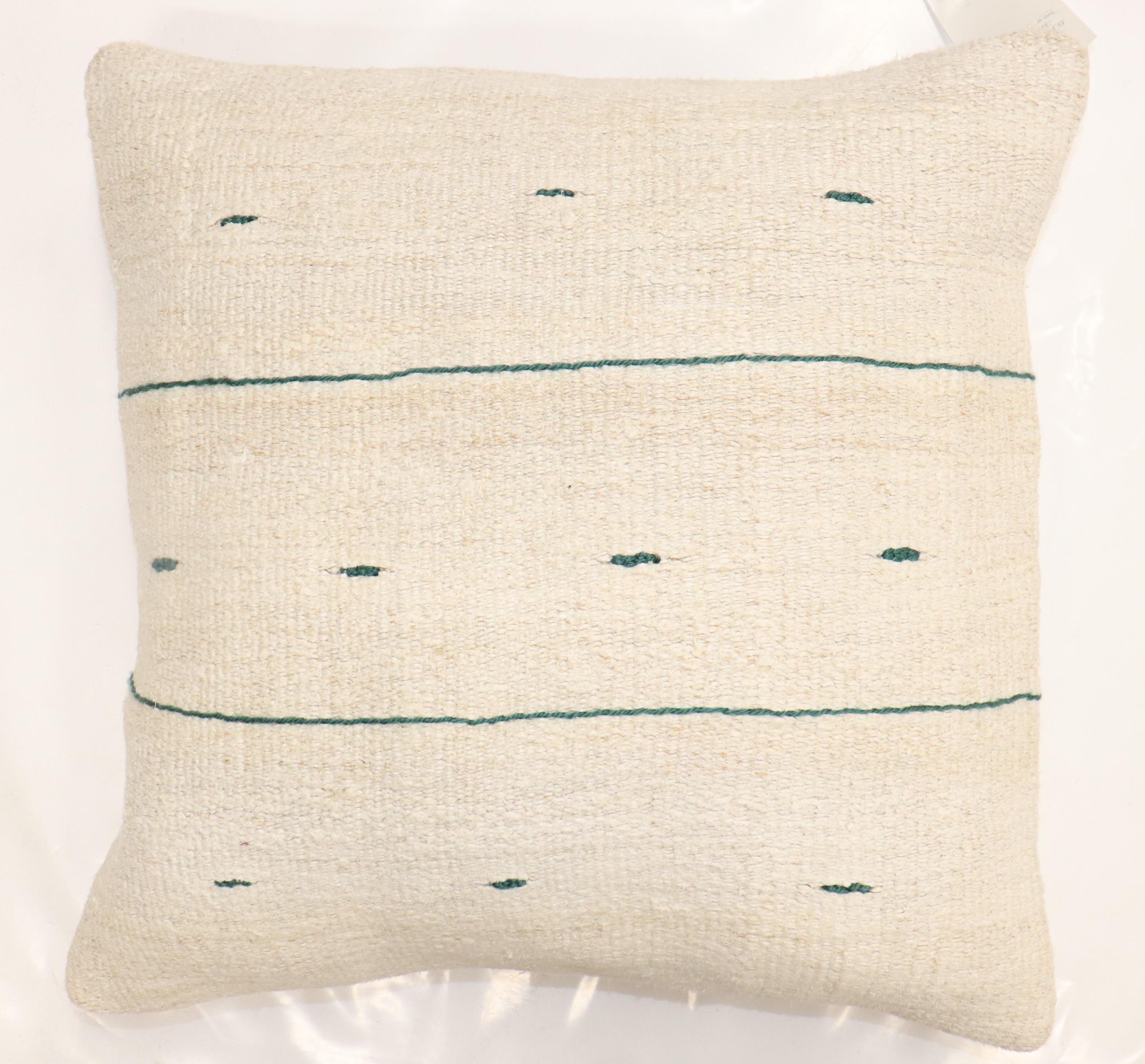 Pillow made from Vintage Turkish Hemp Kilim 

Measures: 19