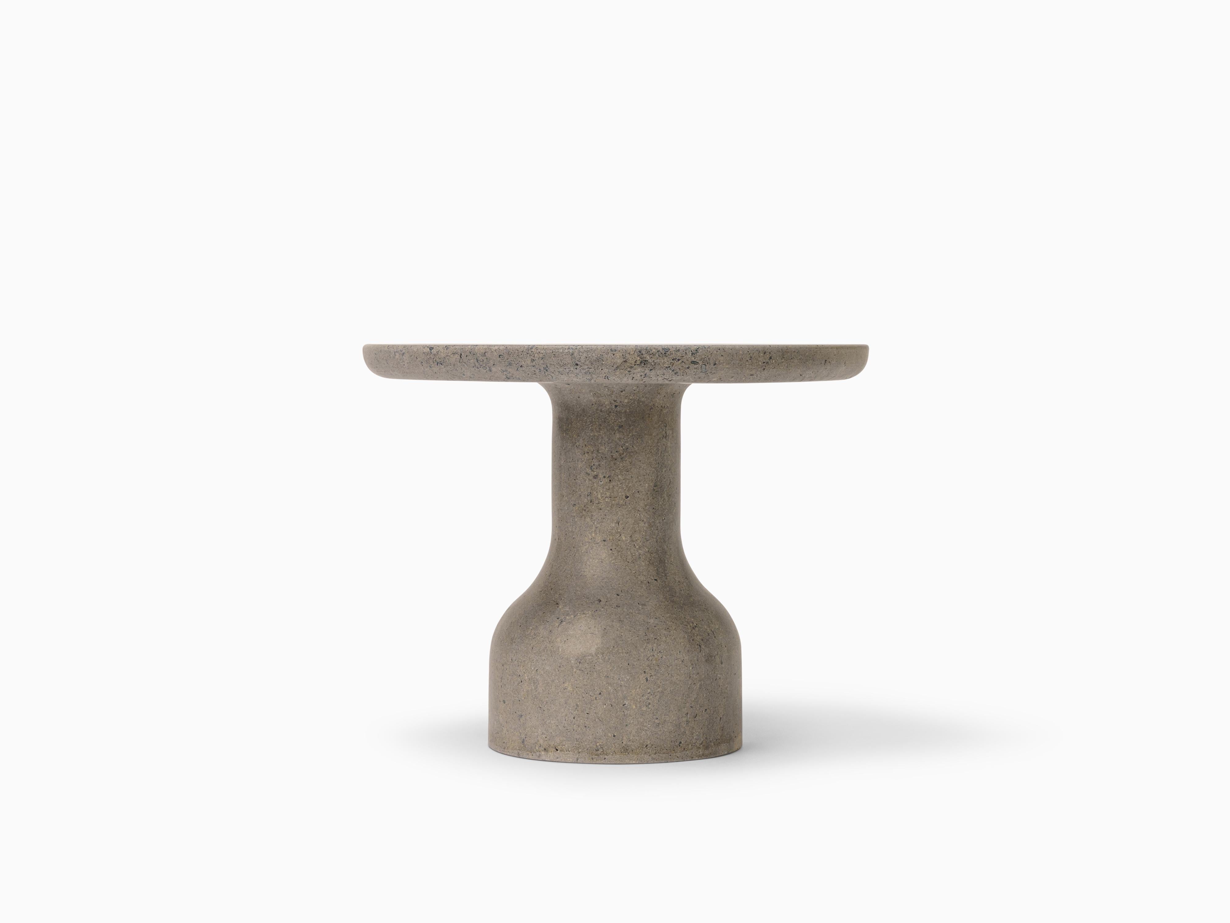 Minimalist Limestone Side Table Medium In New Condition For Sale In Lisbon, PT