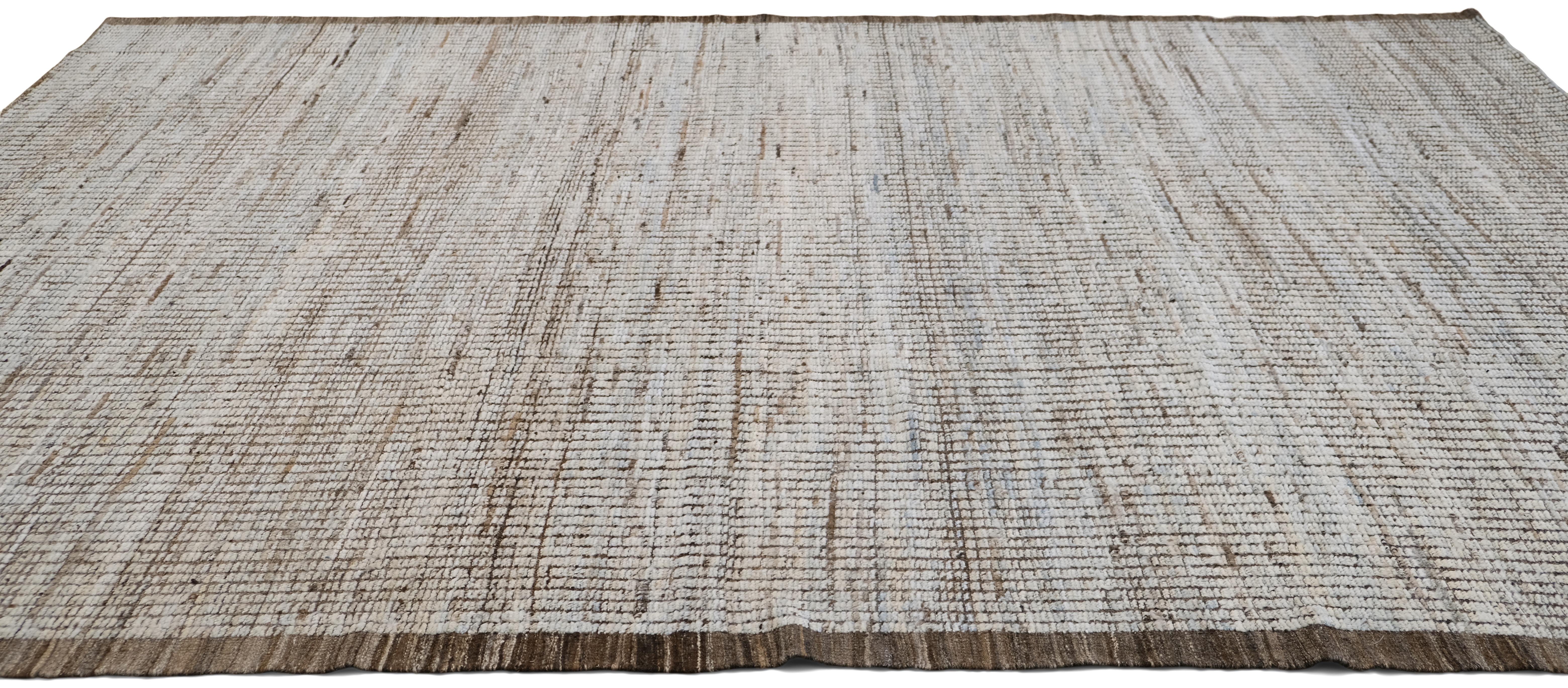 Minimalistischer linearer Teppich aus erdfarbener Wolle mit strukturierten Details 8'9''x12'4'' (Afghanisch) im Angebot