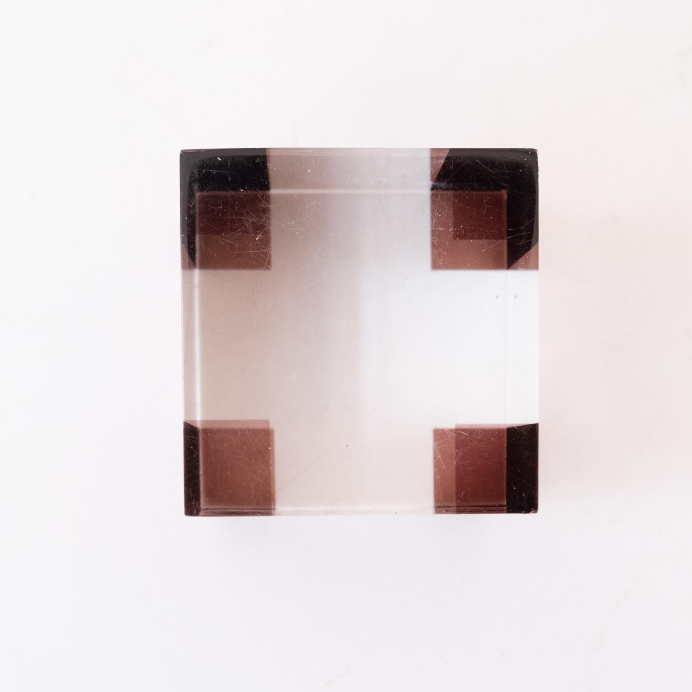 Mid-Century Modern Sculpture d'art optique minimaliste cubique en lucite en vente