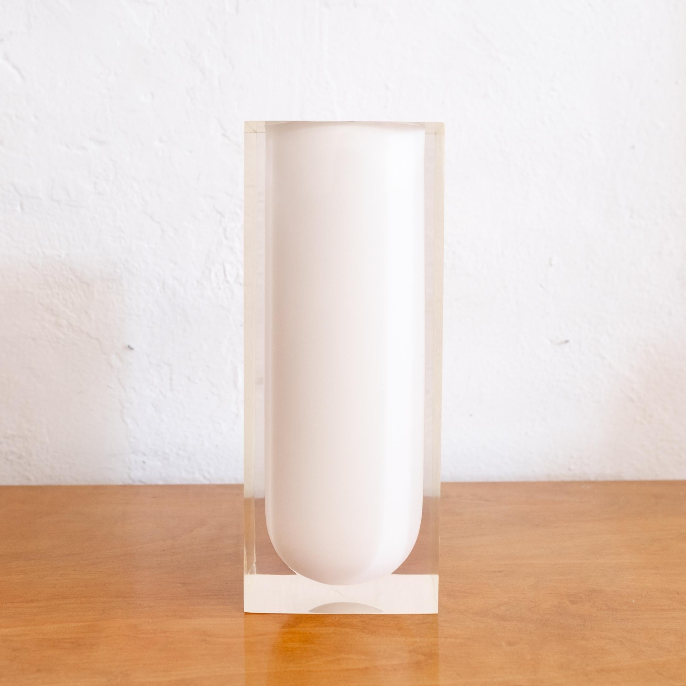 Minimalist Lucite Vase Sculpture 1970s For Sale 7
