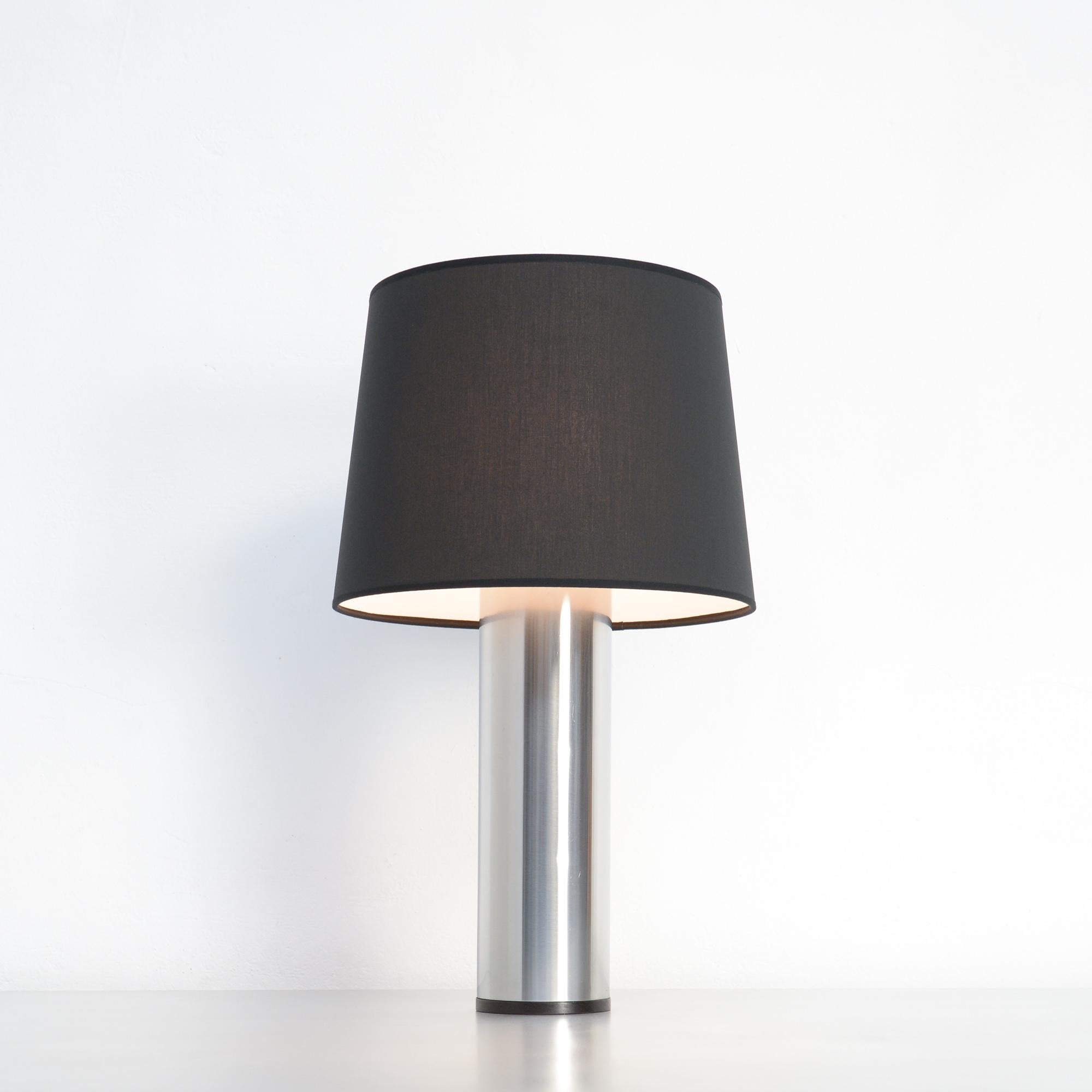 Minimalistische minimalistische Luxus-Tischlampe von Uno und Östen Kristiansson für Luxus (Moderne) im Angebot