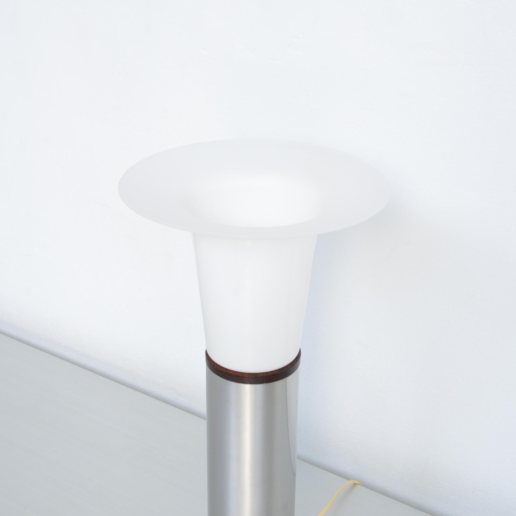 Minimalistische minimalistische Luxus-Tischlampe von Uno und Östen Kristiansson für Luxus (Stahl) im Angebot