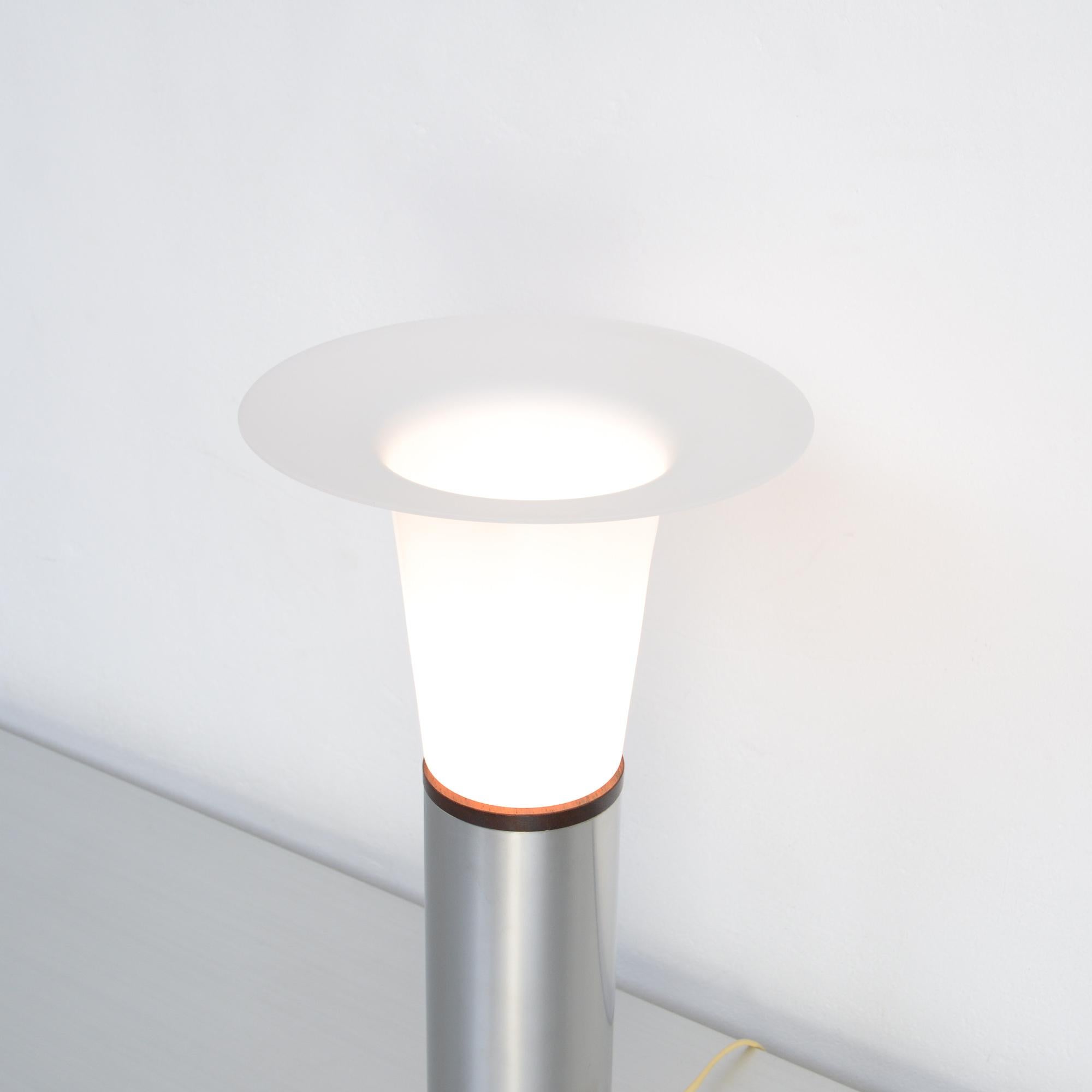 Minimalist Luxus Table Lamp by Uno and Östen Kristiansson for Luxus In Good Condition For Sale In Vlimmeren, BE