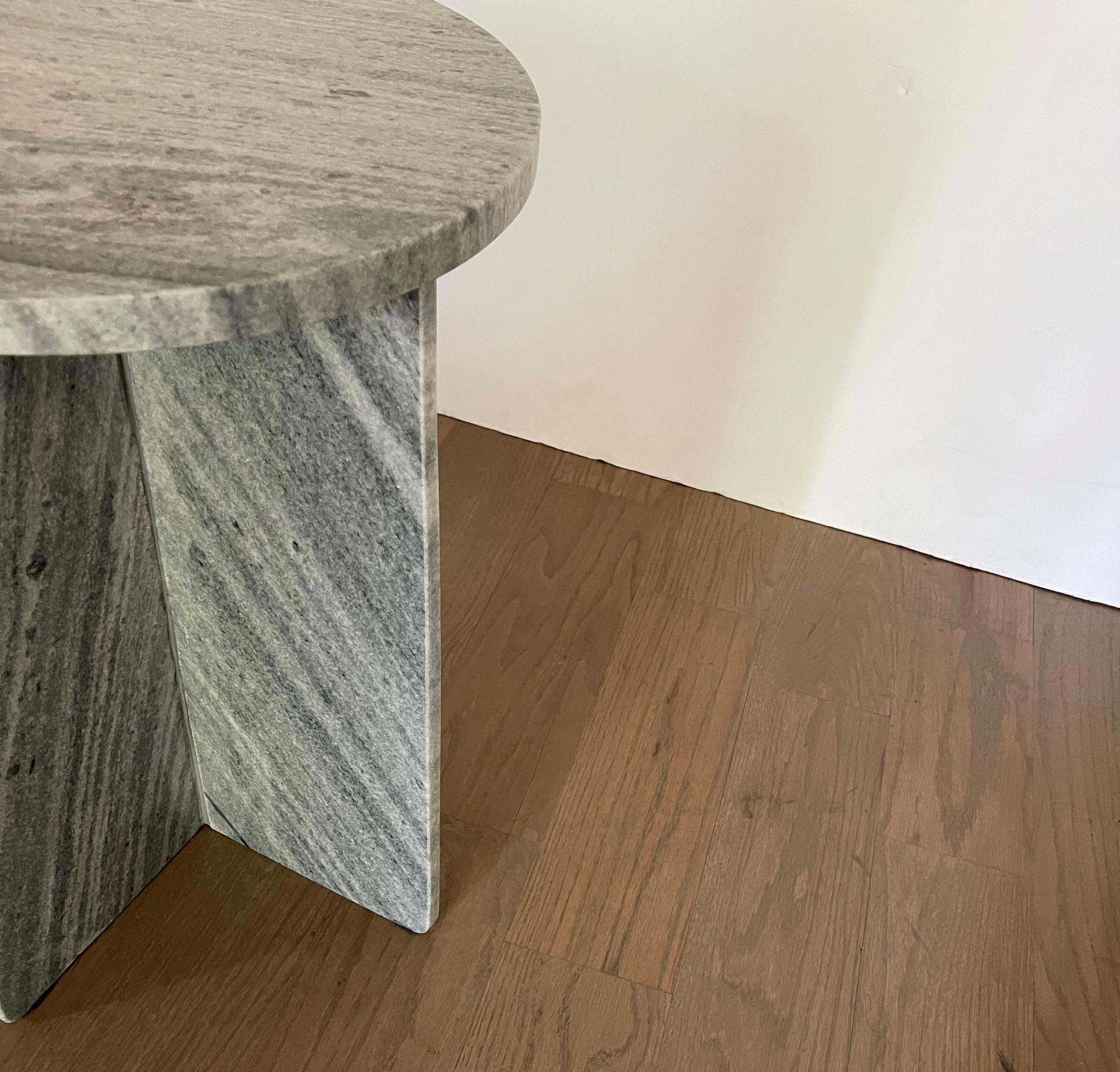 Fatto a mano Tavolino minimalista in marmo, Italia in vendita