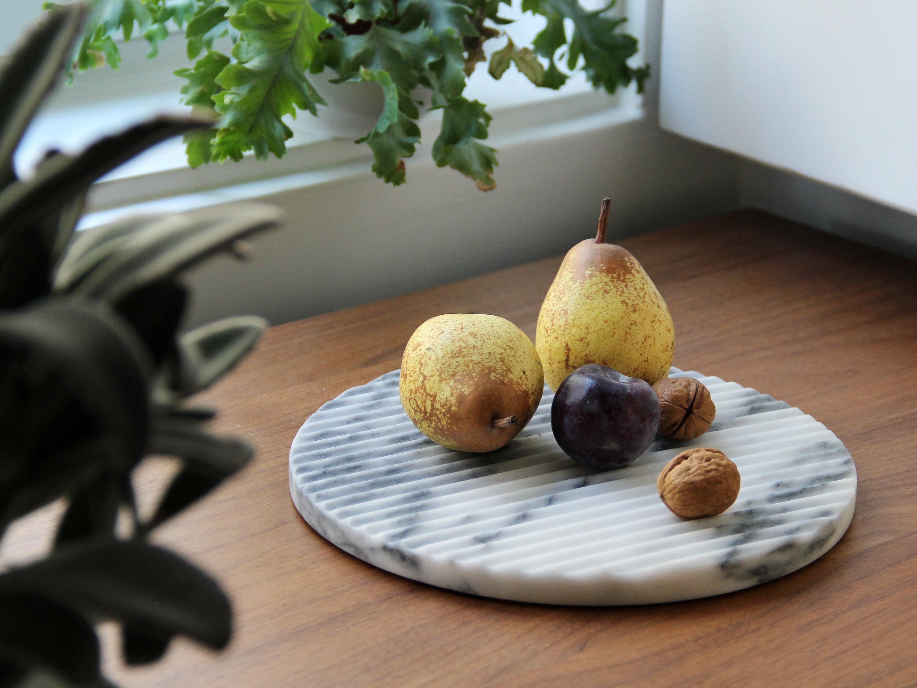 Grande assiette en marbre minimaliste en vente 4