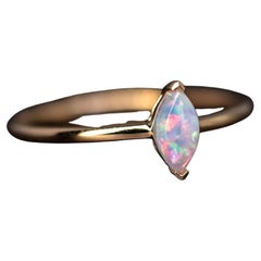 Bague de fiançailles minimaliste en or jaune 14K avec Opale Australienne Marquise
