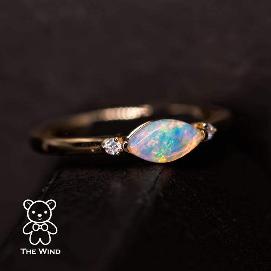Marquise Australian Solid Opal & Diamond Verlobungsring in 18K Gelbgold.

Kostenloser Inlandsversand mit USPS First Class!  Kostenlose einjährige beschränkte Garantie!  Kostenlose Geschenktüte oder -box zu jeder Bestellung!



Der Opal, die Königin