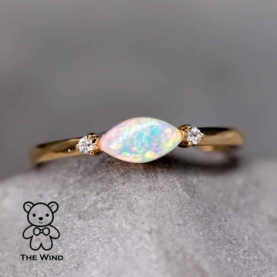 Minimalistischer Marquise Australischer Massiv Opal Diamant Verlobungsring 18K Gelbgold (Arts and Crafts) im Angebot