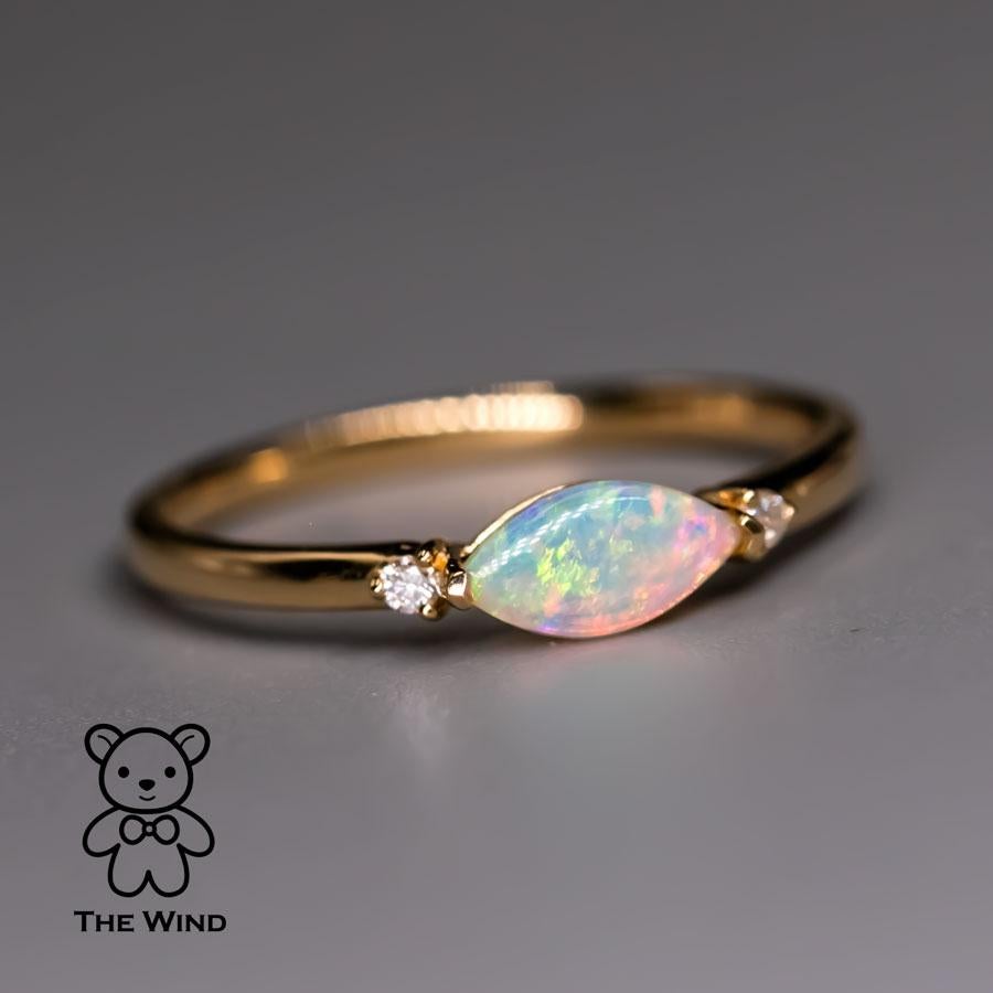 Minimalistischer Marquise Australischer Massiv Opal Diamant Verlobungsring 18K Gelbgold (Marquiseschliff) im Angebot