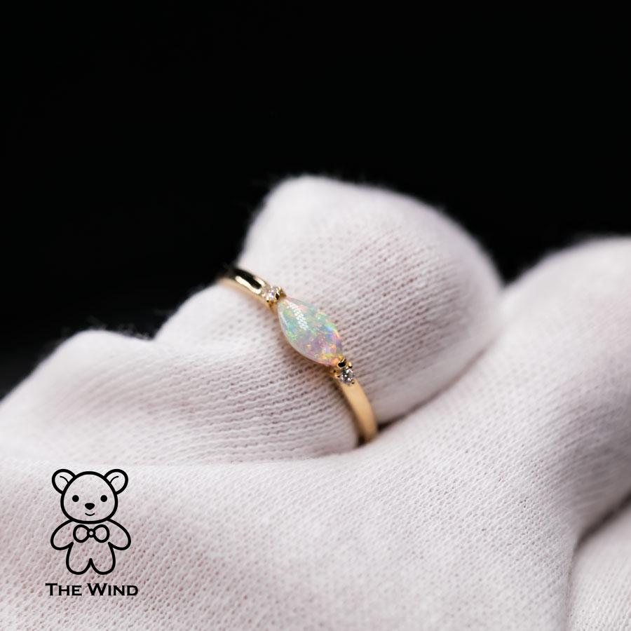 Minimalistischer Marquise Australischer Massiv Opal Diamant Verlobungsring 18K Gelbgold für Damen oder Herren im Angebot