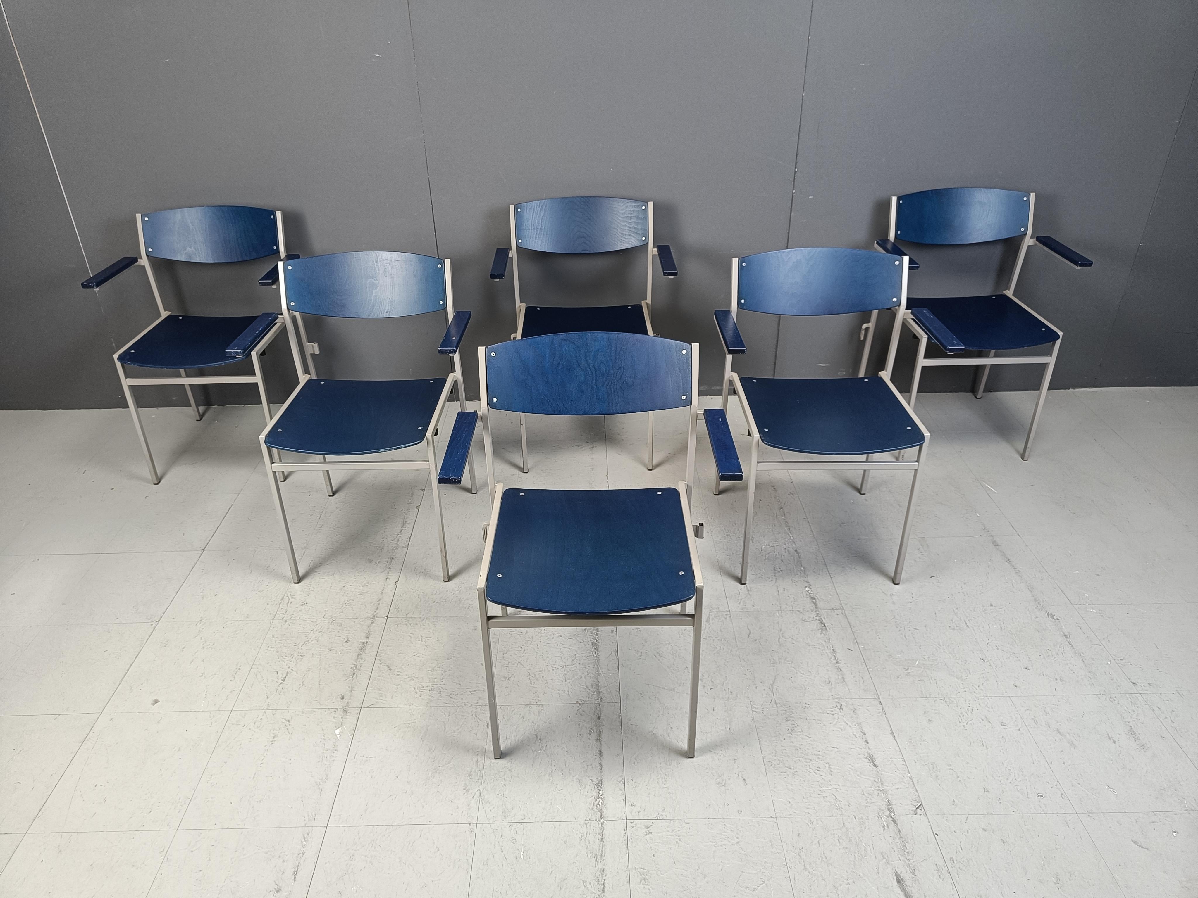 Vintage minimalist dining chairs designed by Gijs Van Der Sluis.

They have metal frames and navy blue wooden seats.

Timeless, industrial minimalist design.

The chairs have armrests and are stackable.

1960s - Netherlands

Good condition with