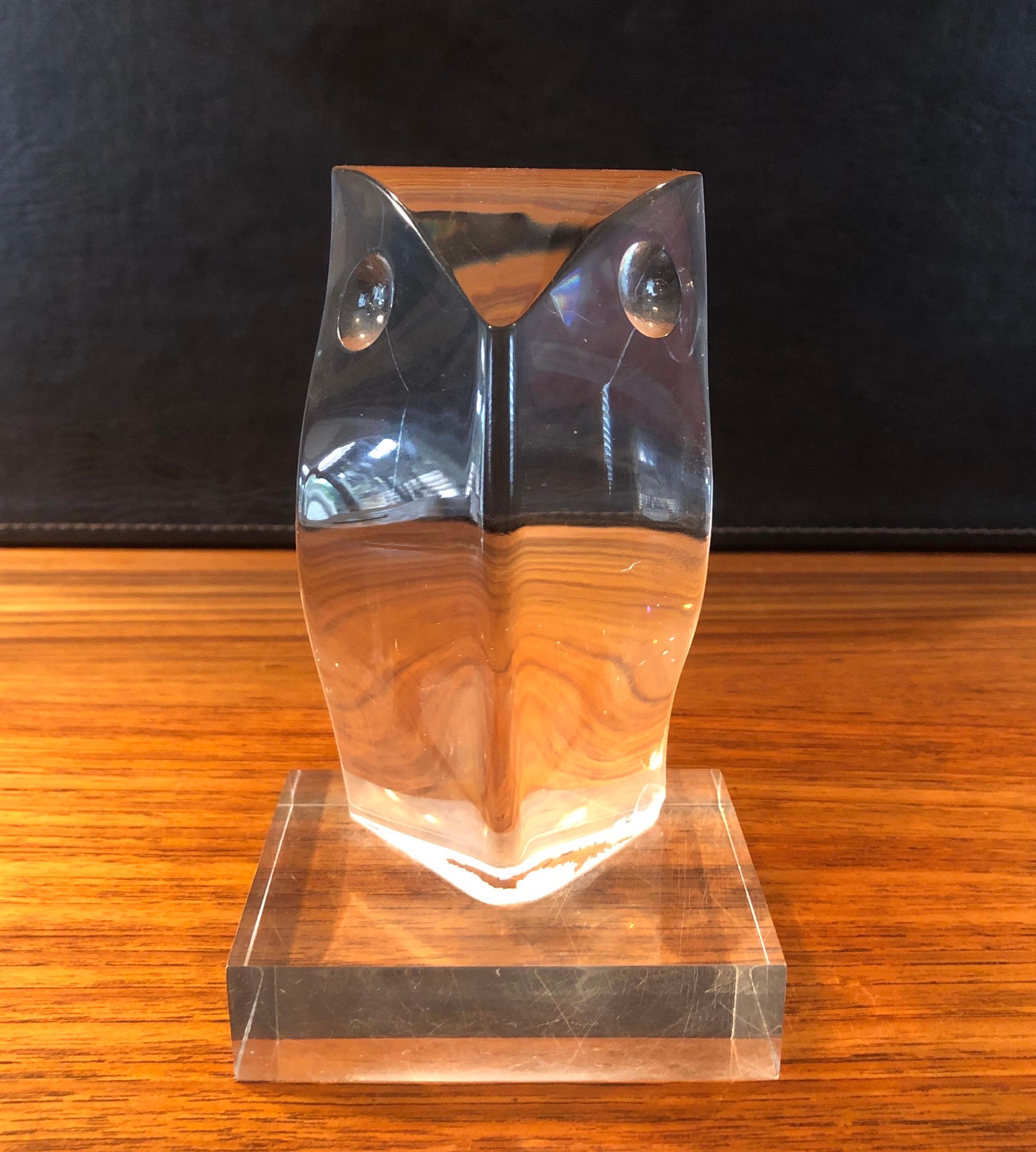 North American Minimalist Midcentury Lucite Owl Sculpture For Sale