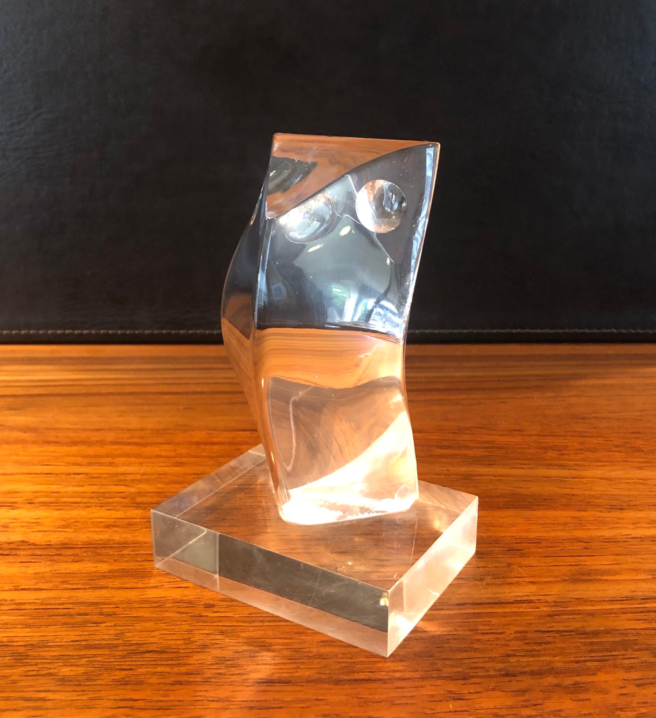 Minimalist Midcentury Lucite Owl Sculpture In Good Condition For Sale In San Diego, CA