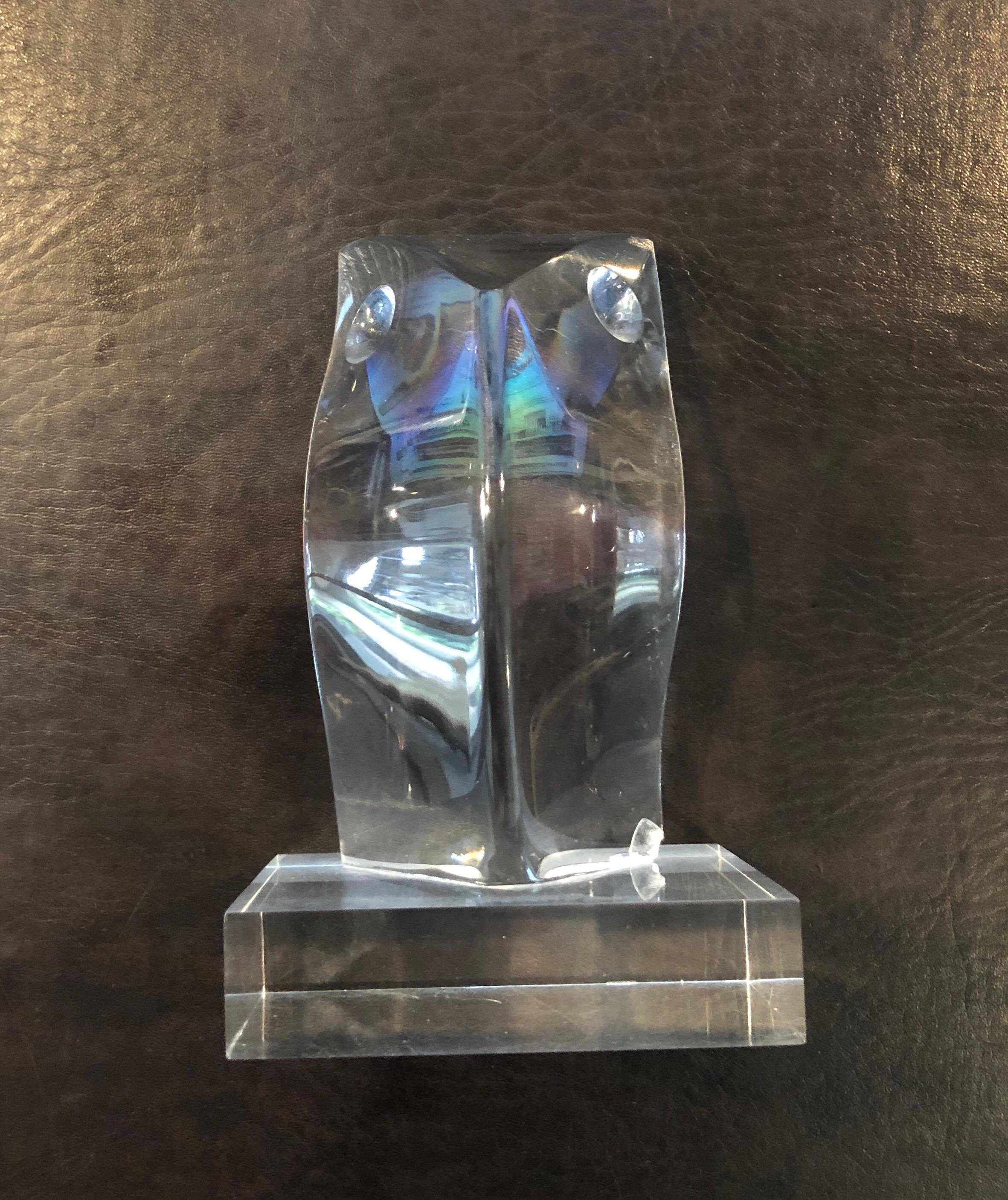 Minimalist Midcentury Lucite Owl Sculpture For Sale 1