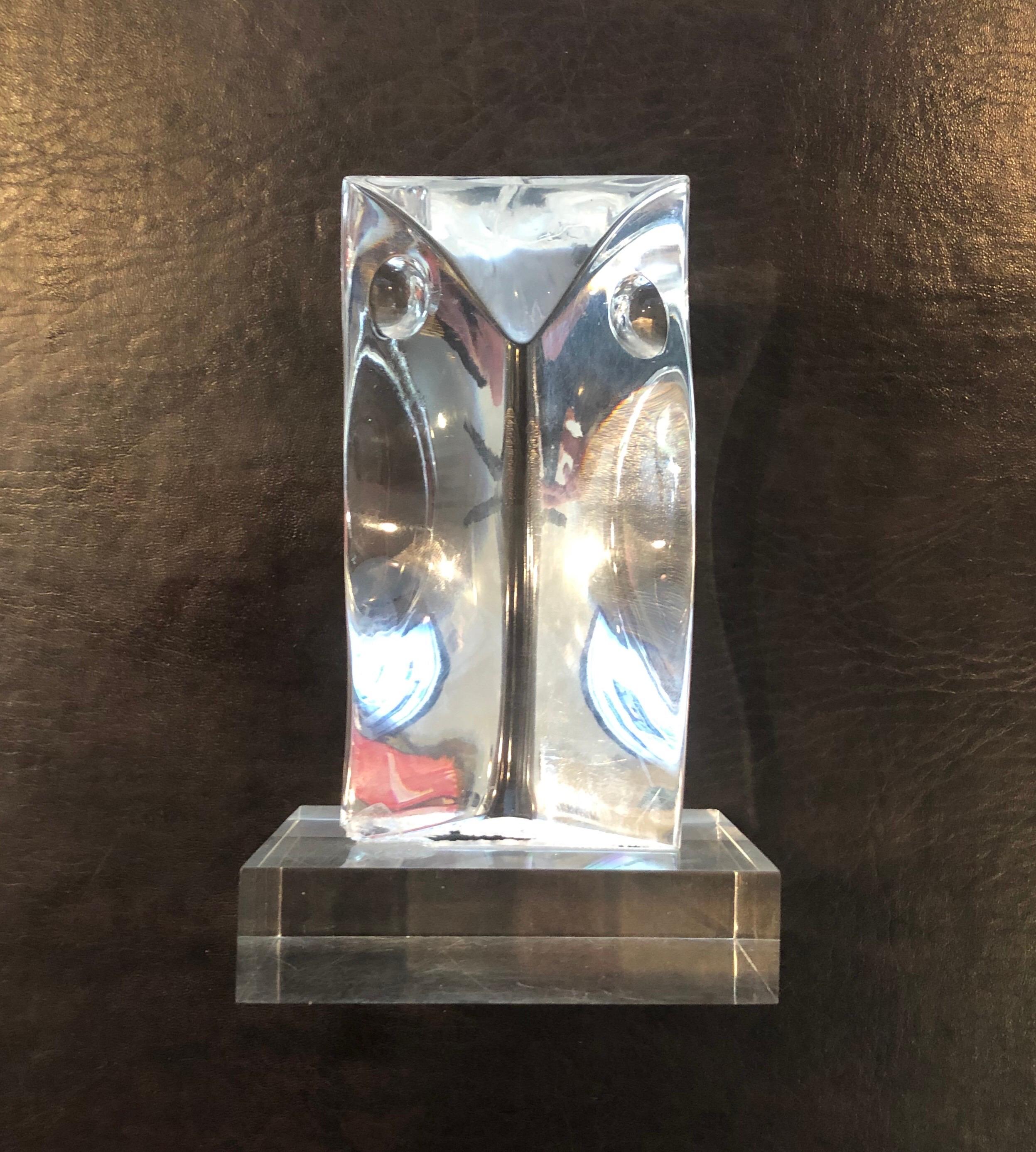 Sculpture de hibou en lucite minimaliste du milieu du siècle dernier en vente 2