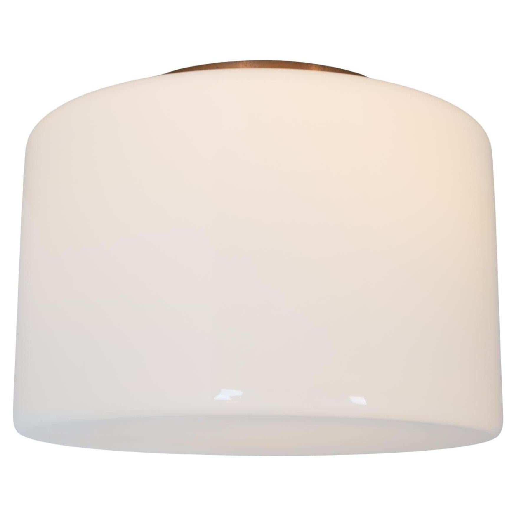 Lámpara de techo minimalista moderna de mediados de siglo, cobre y opalina blanca, Idman años 40 en venta