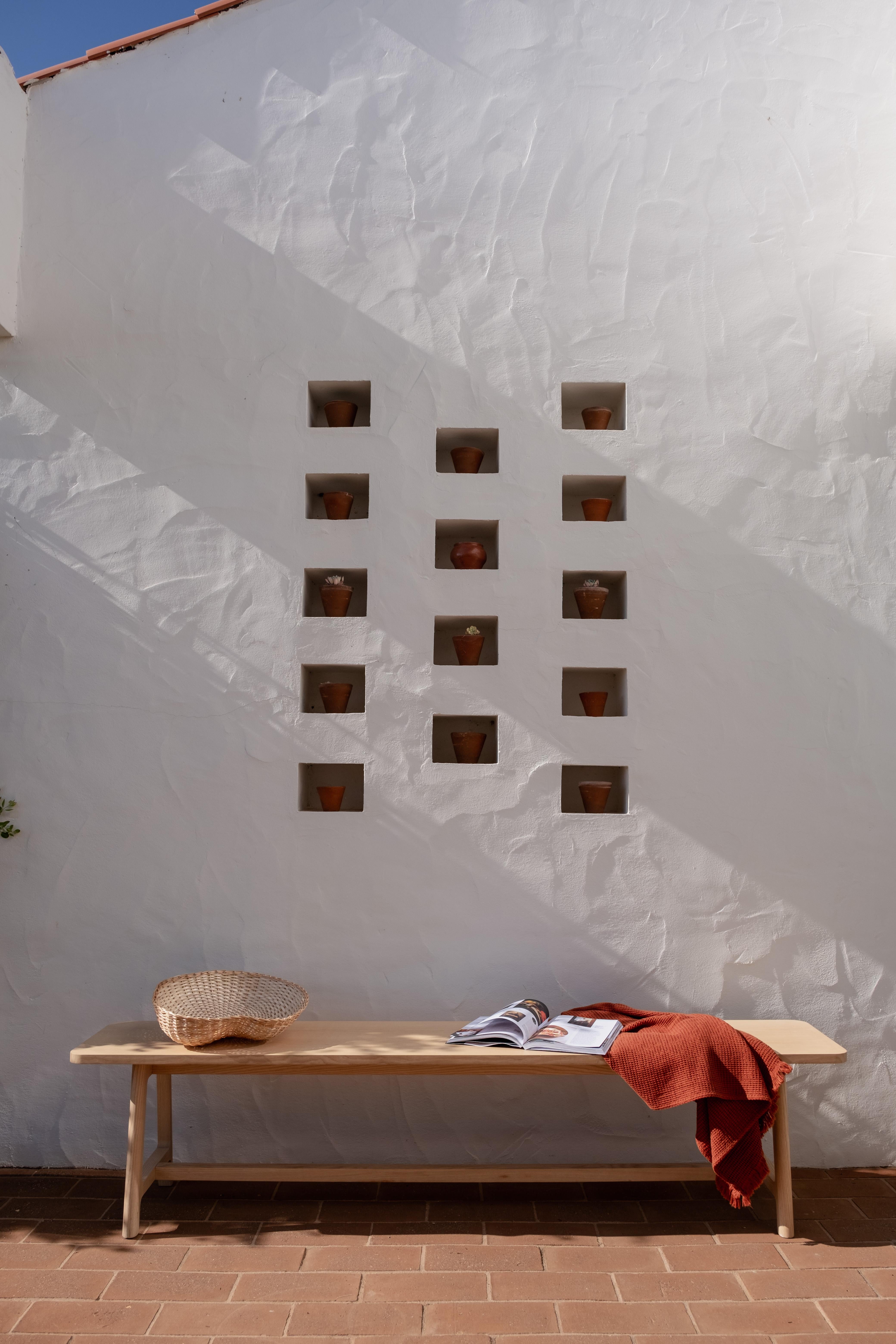 Banc moderne et minimaliste avec cadre en bois de noyer, collection en vente 3