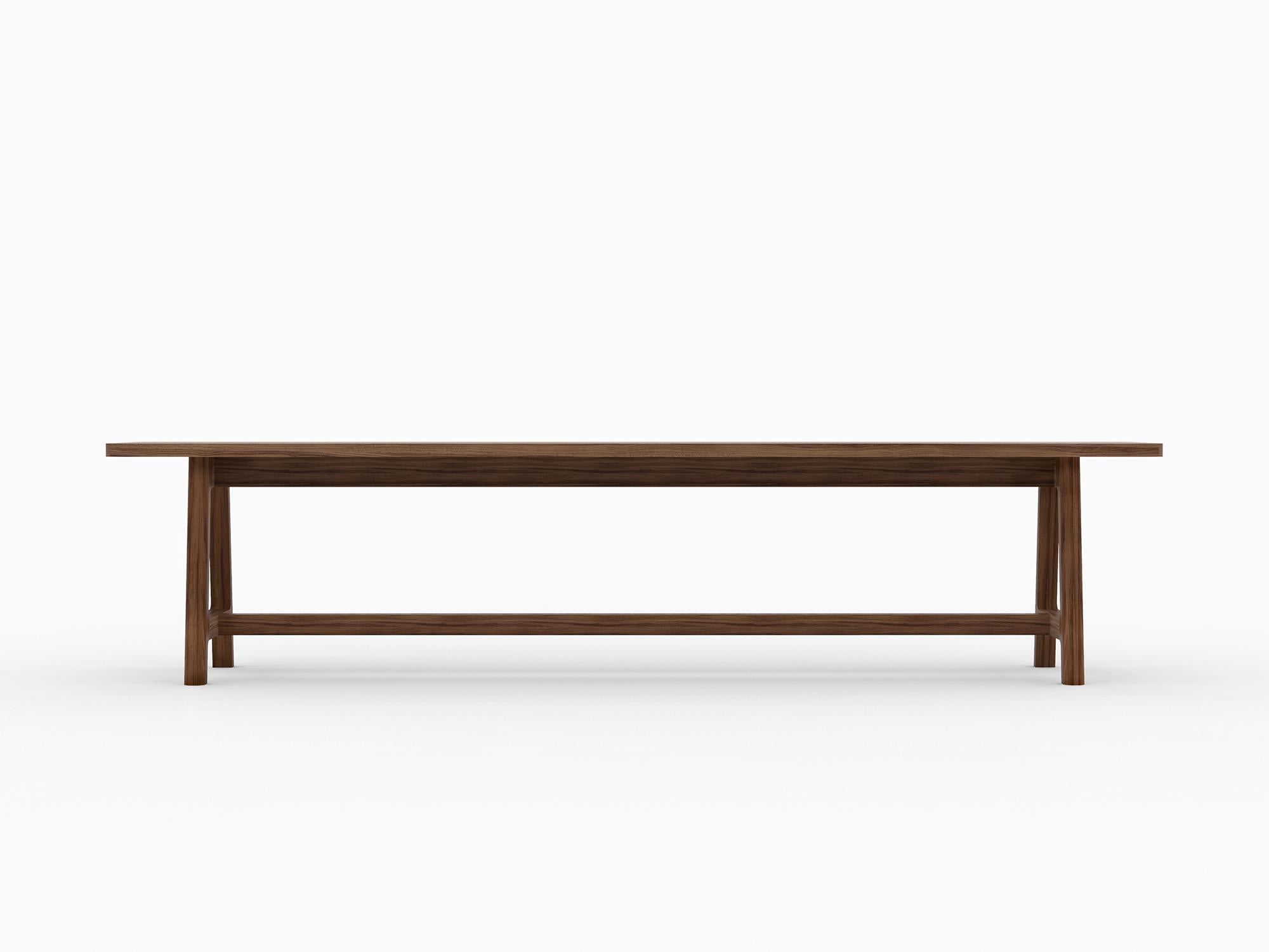 La collection FRAME est le trio parfait pour tout espace de rassemblement. La collection comprend une table, une chaise et un banc, contenant tout ce dont on a besoin pour se réunir confortablement.

Avec un design simple mais sculptural et qui
