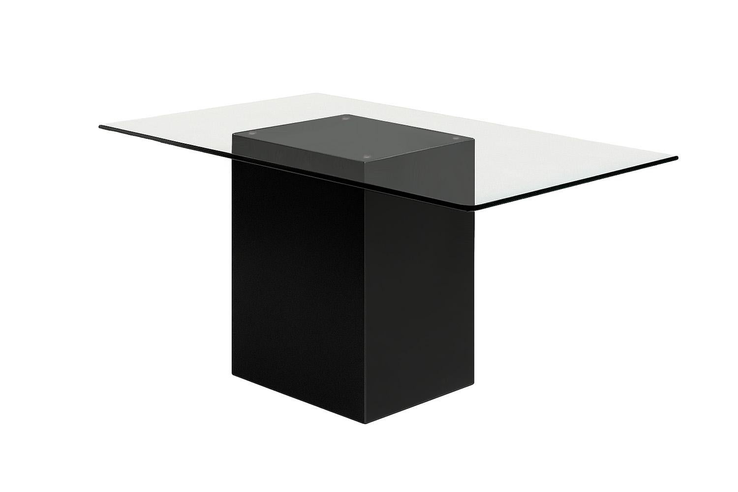Aire, c'est la légèreté transformée en forme. Son nom évoque la transparence, l'ouverture et la sensation d'un espace qui s'étend au-delà de ses bords. Le plateau en verre flotte sans effort, disparaissant presque, permettant à la base sculpturale