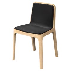 Chaise moderne minimaliste en bois de frêne rembourrée de cuir