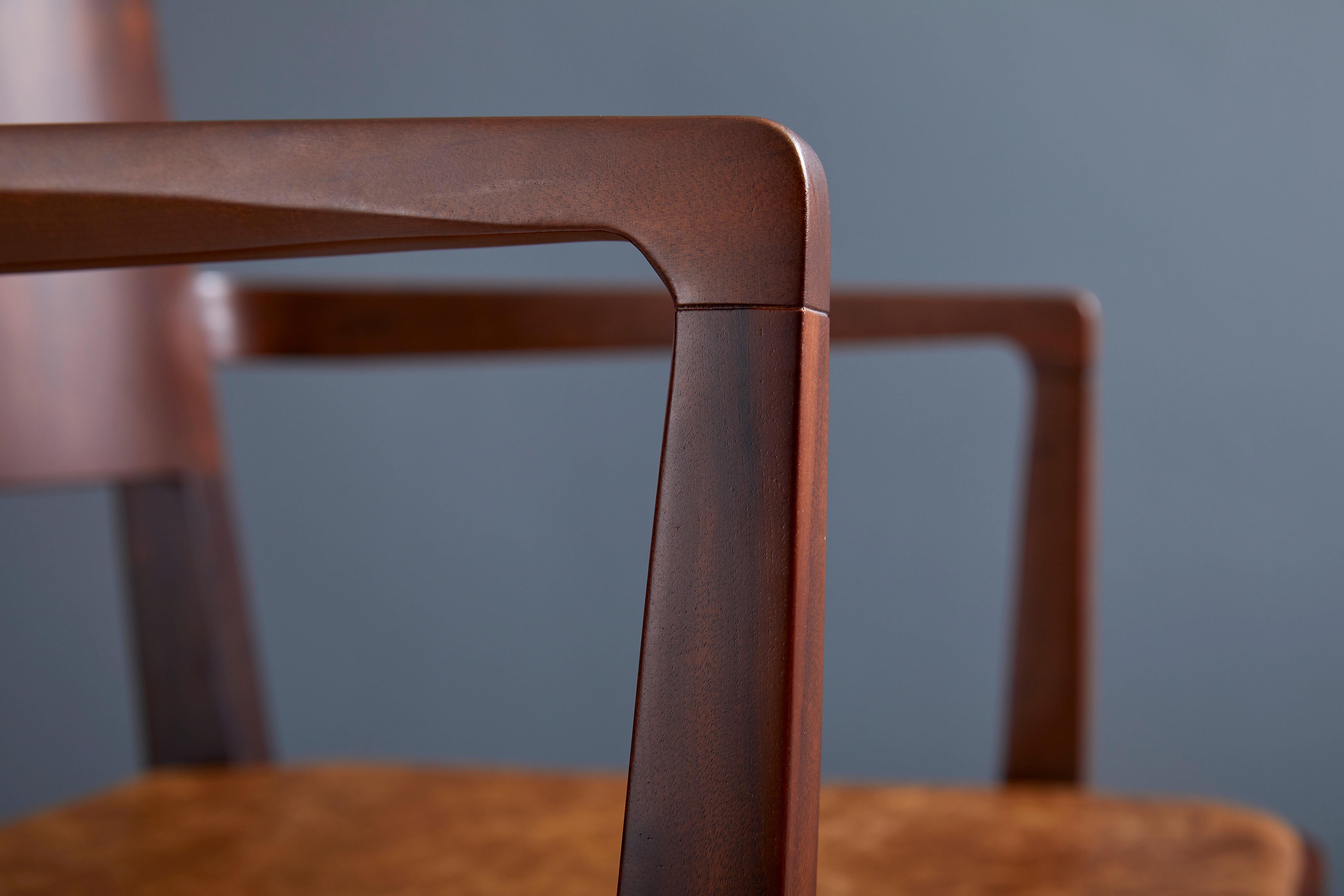 The Moderns Moderns Chair in Black Imbuia Solid Wood Limited Edition (Chaise moderne minimaliste en bois massif d'Imbuia noir) en vente 5