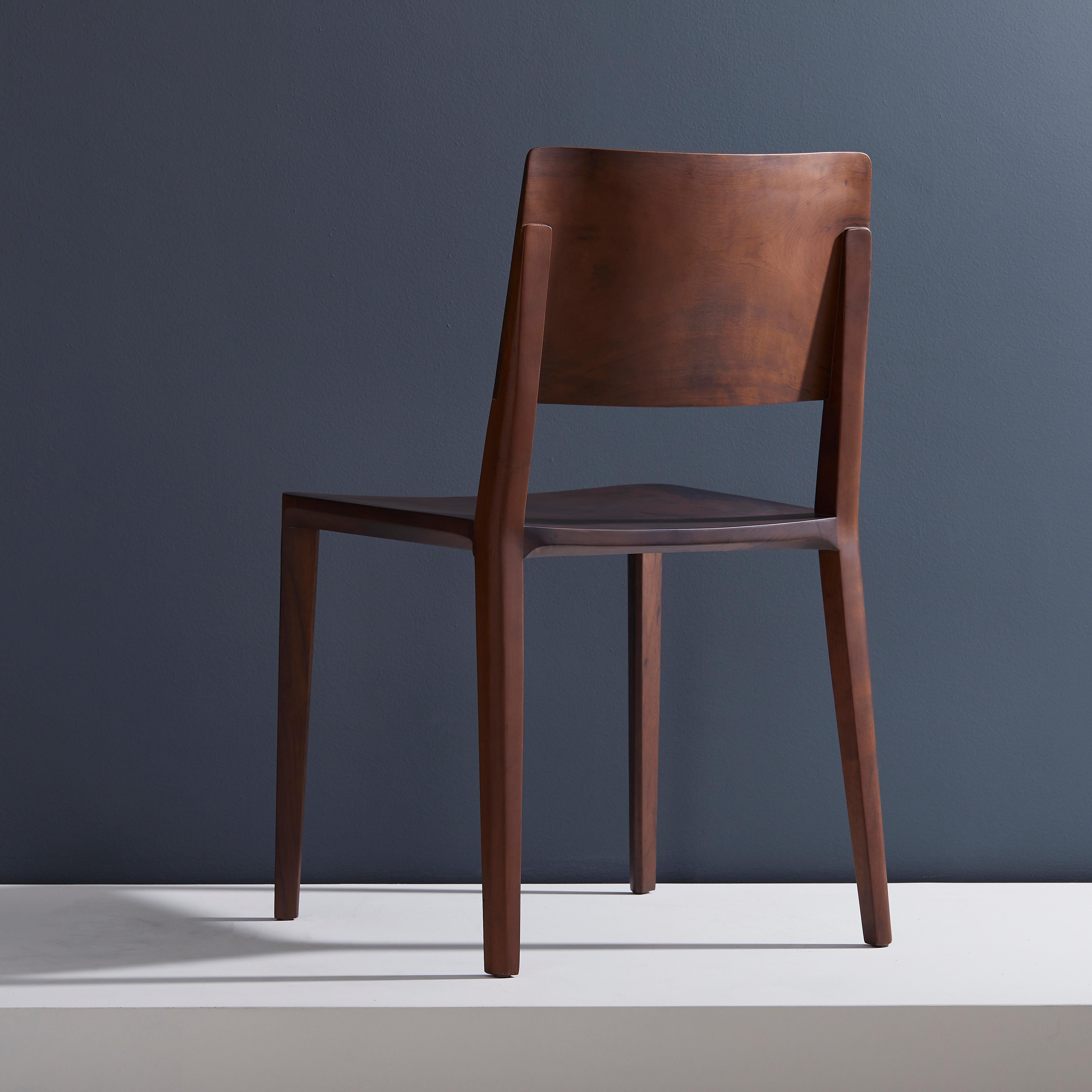 Brésilien The Moderns Moderns Chair in Black Imbuia Solid Wood Limited Edition (Chaise moderne minimaliste en bois massif d'Imbuia noir) en vente