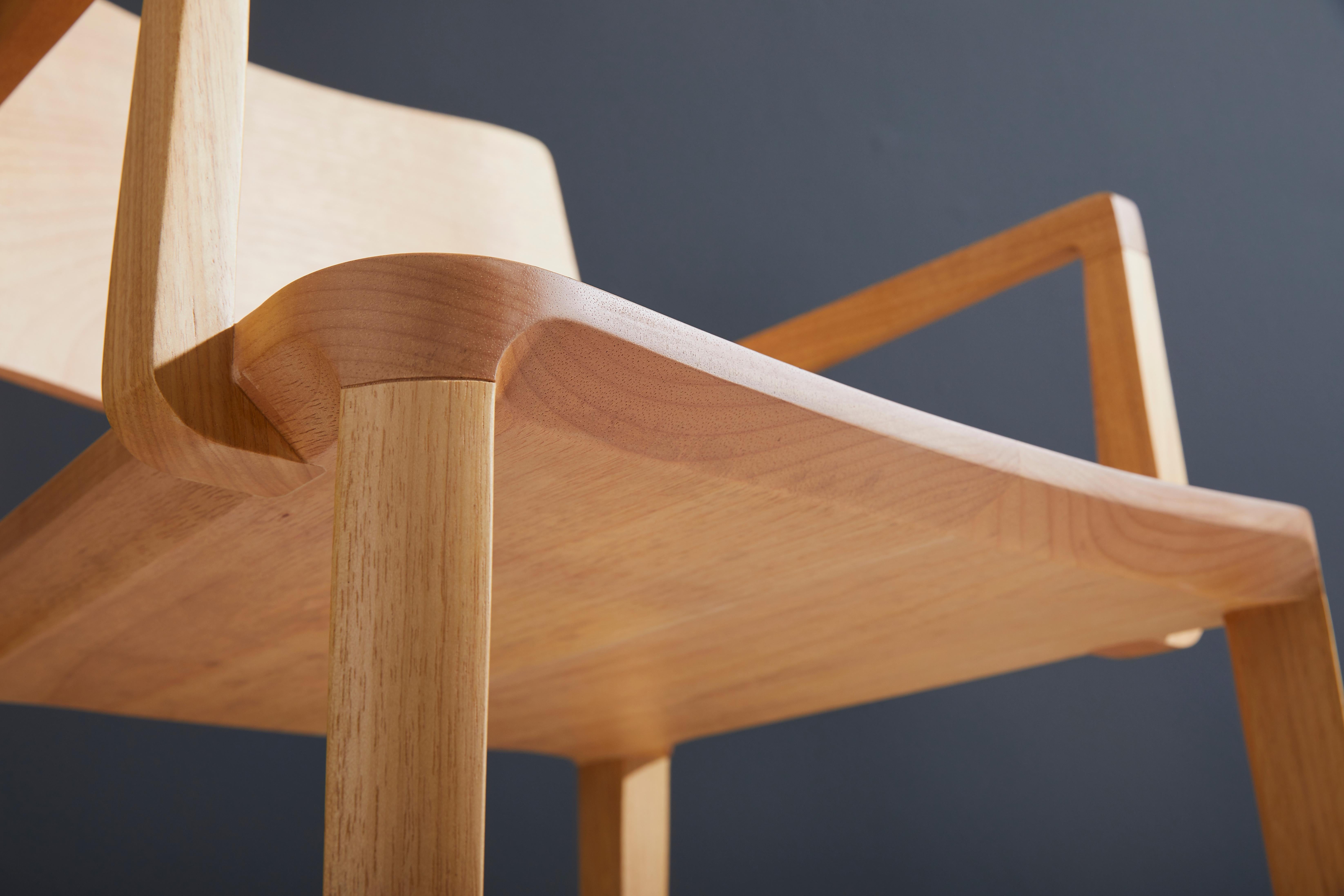 Minimalistischer moderner Stuhl aus natürlichem Massivholz mit Armlehnen im Angebot 5