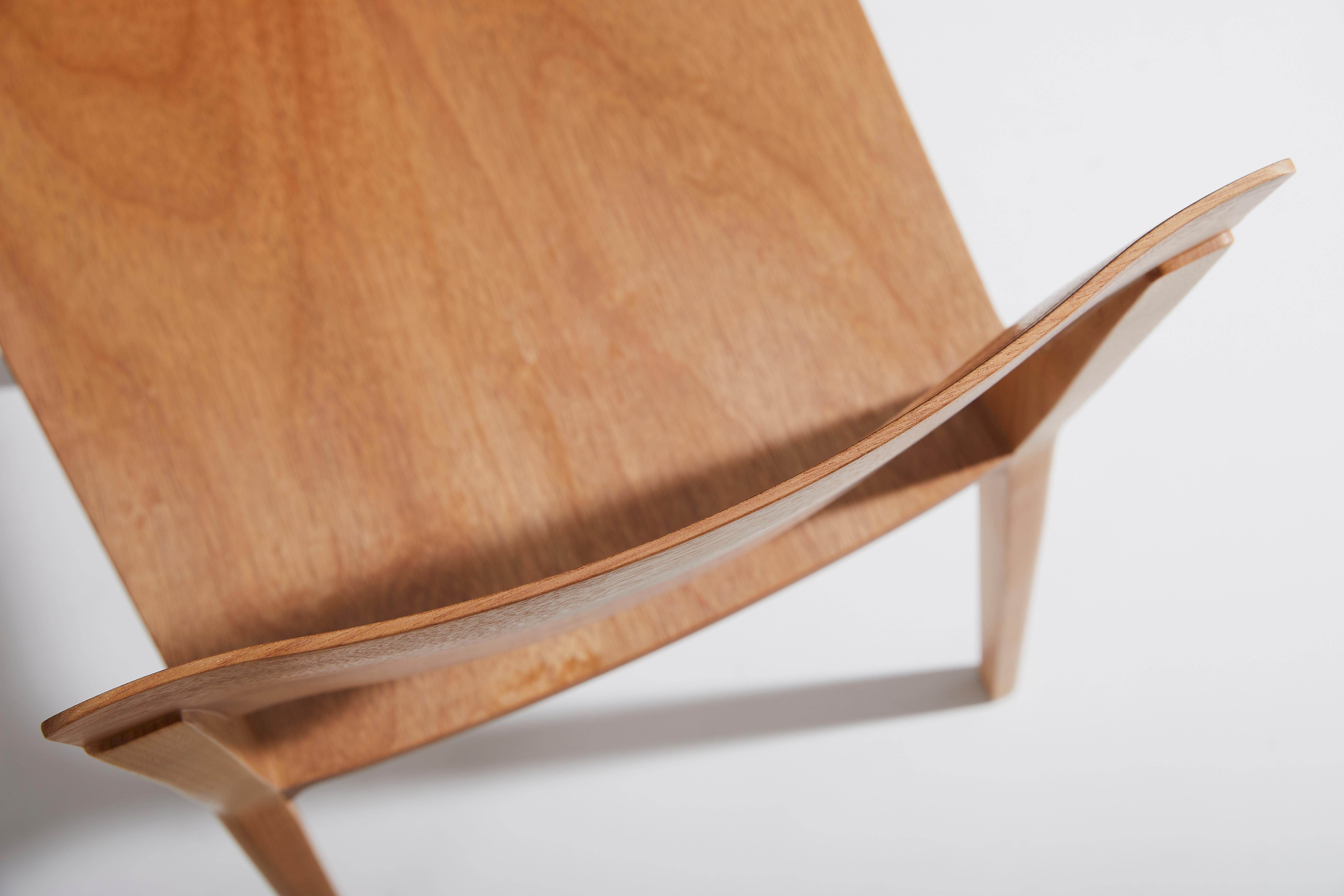 Minimalistischer moderner Stuhl aus natürlichem Massivholz mit Armlehnen im Angebot 7