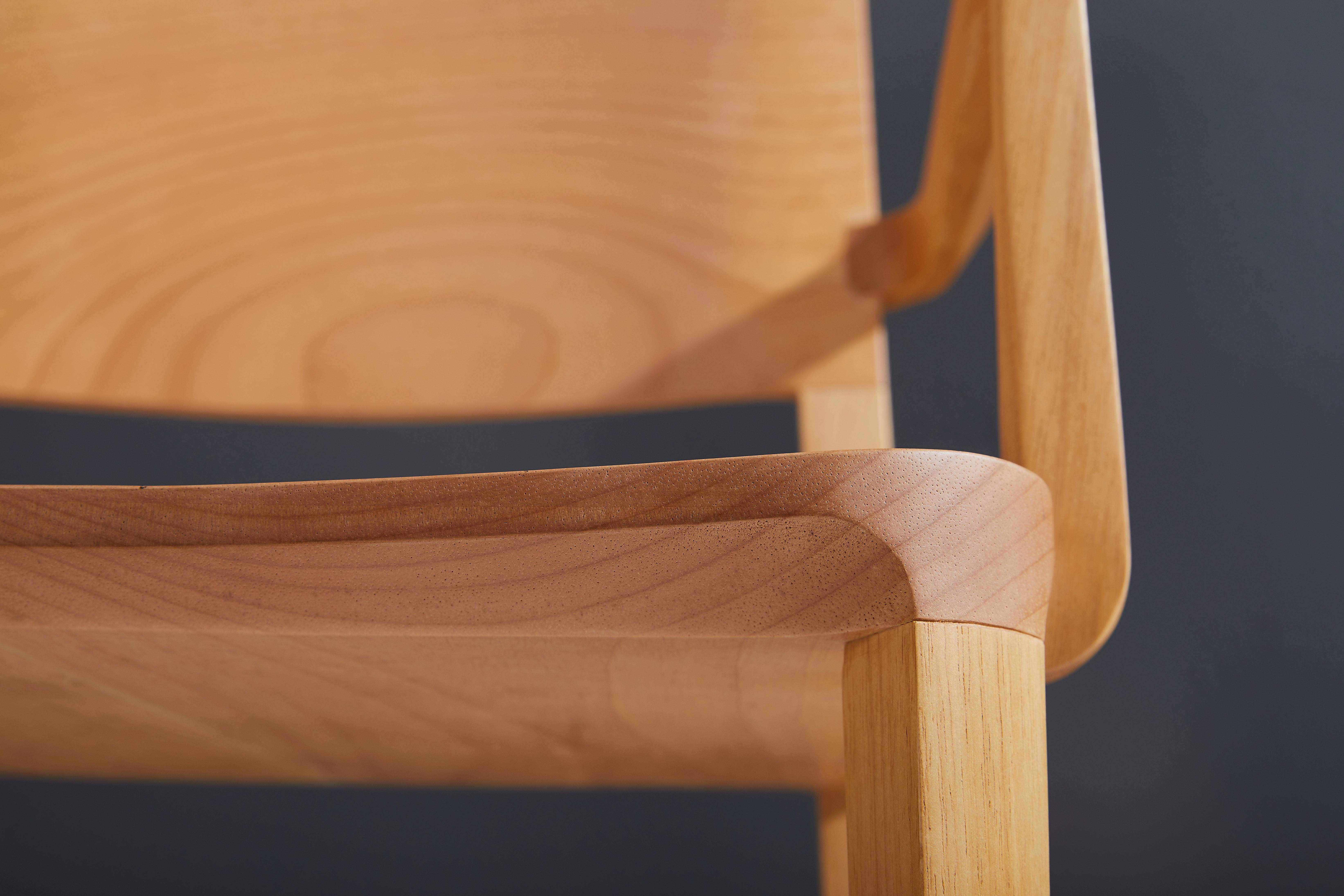 Minimalist Modern Chair in Natural Solid Wood with Arms In New Condition For Sale In Vila Cordeiro, São Paulo