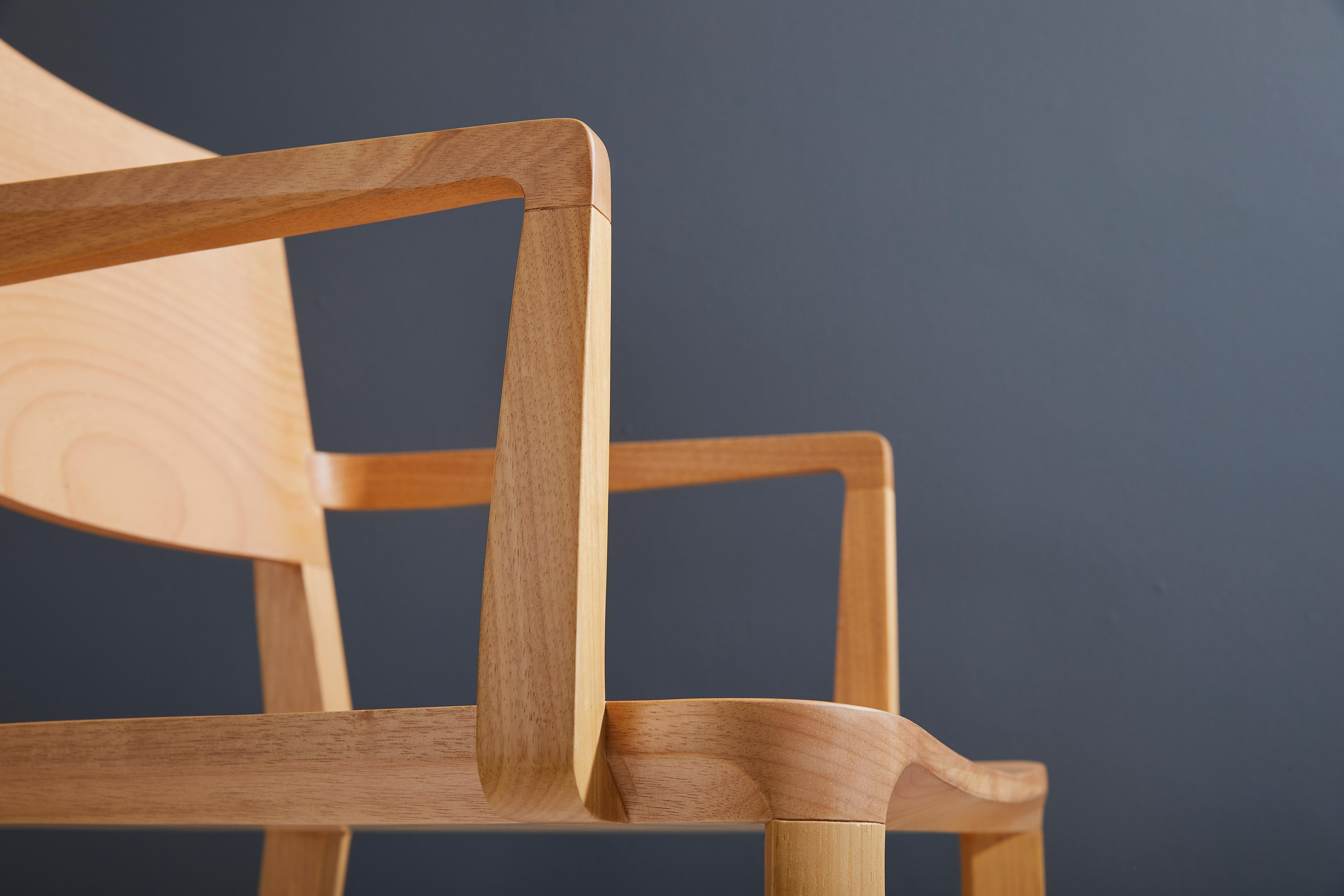 Minimalist Modern Chair in Natural Solid Wood with Arms In New Condition For Sale In Vila Cordeiro, São Paulo