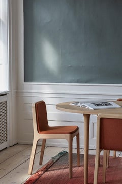 CAST – Minimalist Chair in Solid Oak Wood with Leather Seat