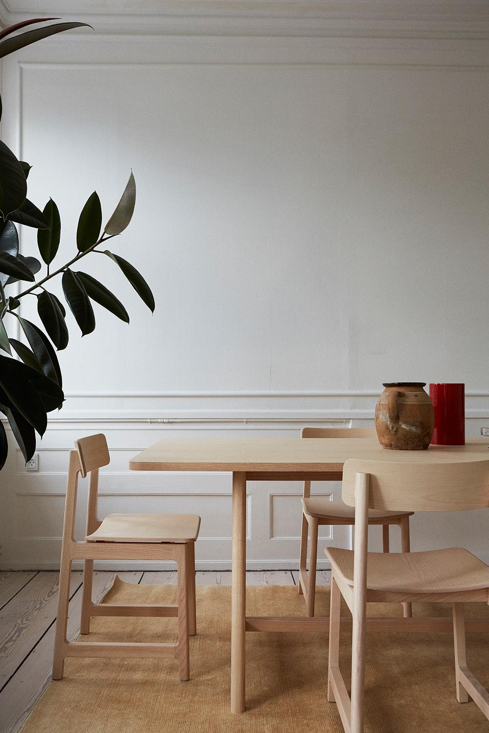 Collection de chaises modernes minimalistes avec cadre en bois de noyer Neuf - En vente à Lisbon, PT