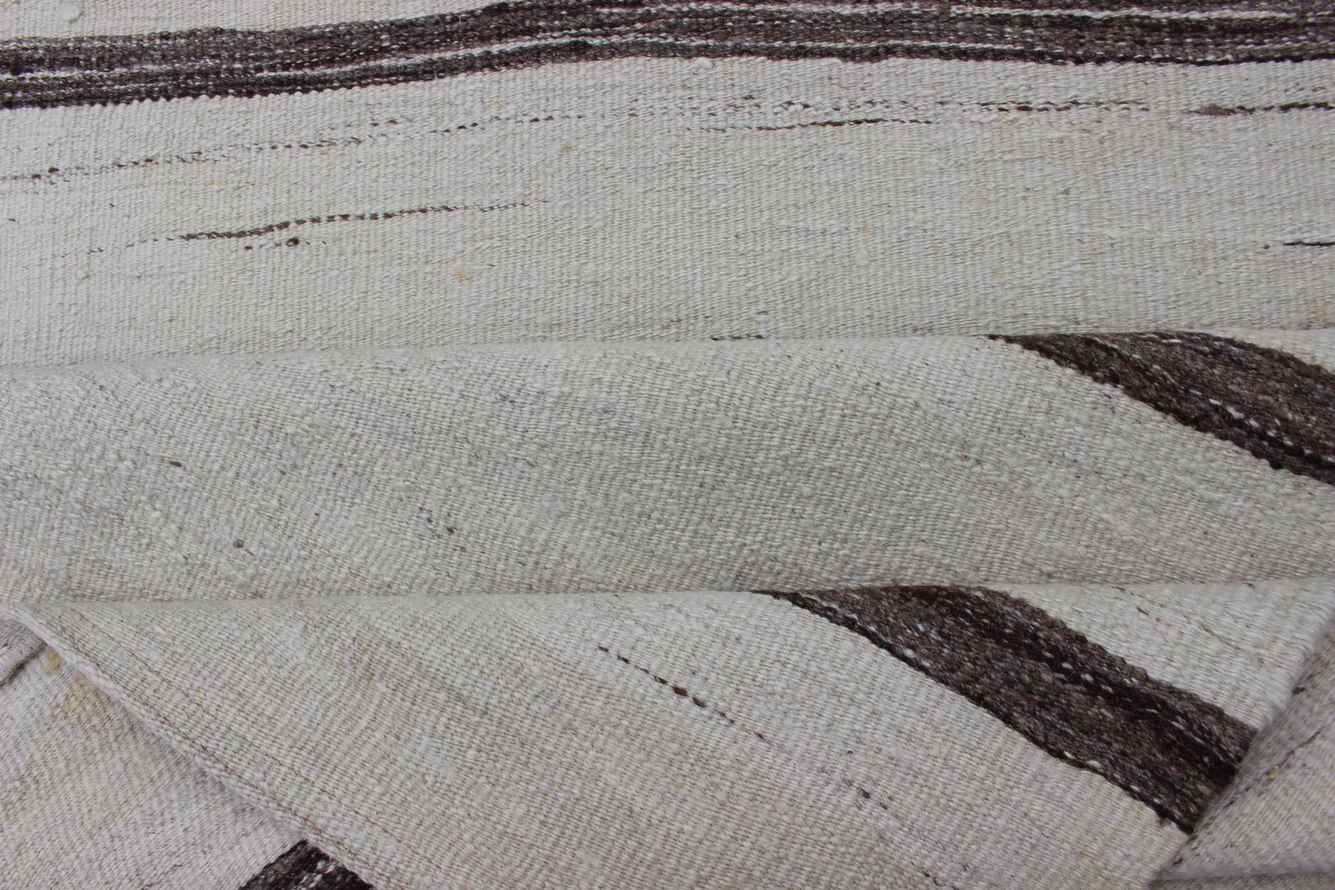 Minimalist Modern Design Flat-Weave Kilim with Stripes of Brown on Ivory Ground  In Good Condition In Atlanta, GA