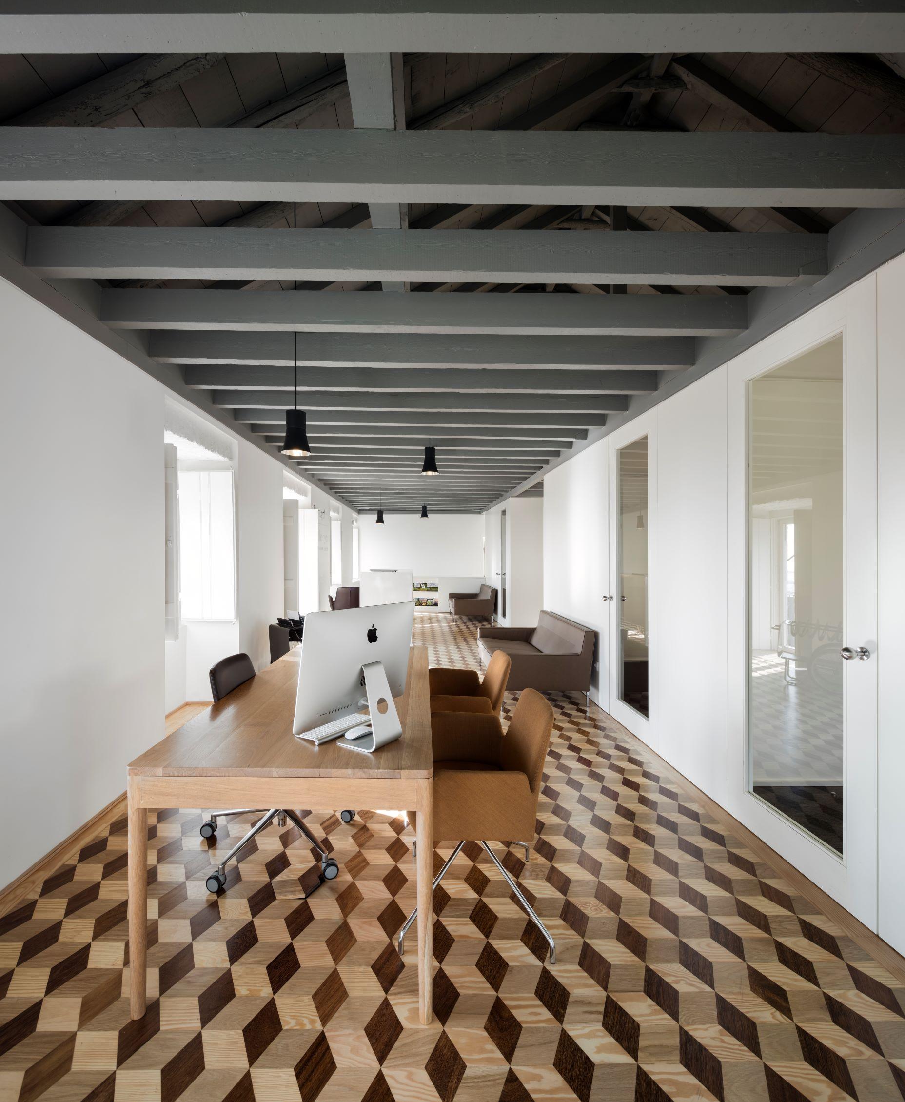 Bureau moderne minimaliste en chêne Neuf - En vente à Lisbon, PT