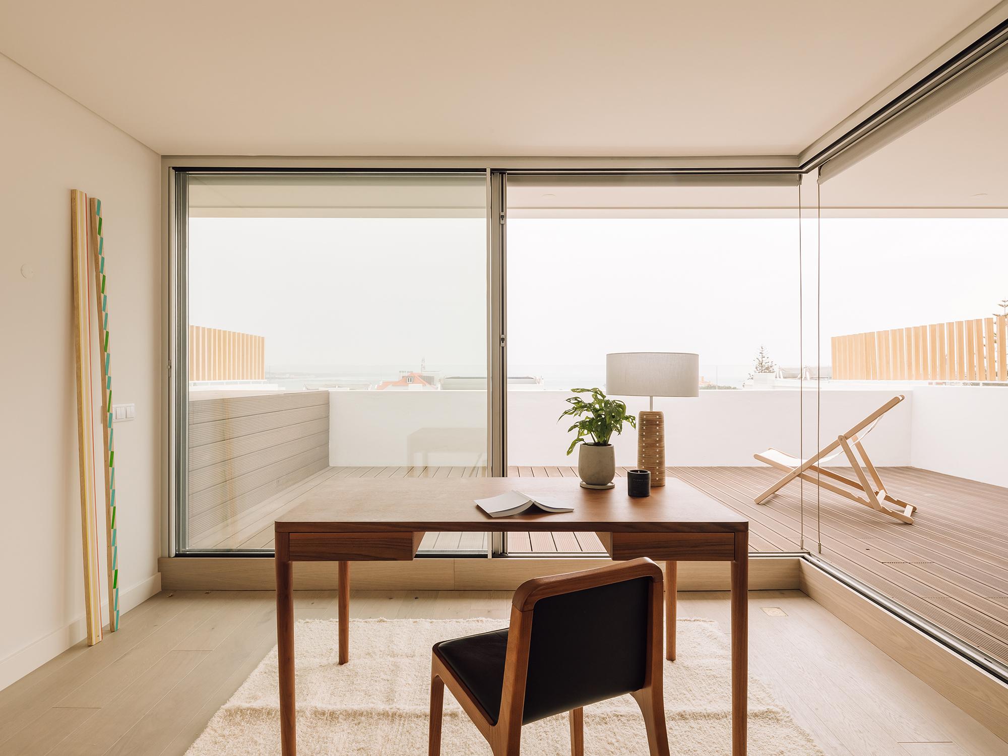XXI secolo e contemporaneo Scrivania moderna minimalista in noce per la casa o l'ufficio in vendita