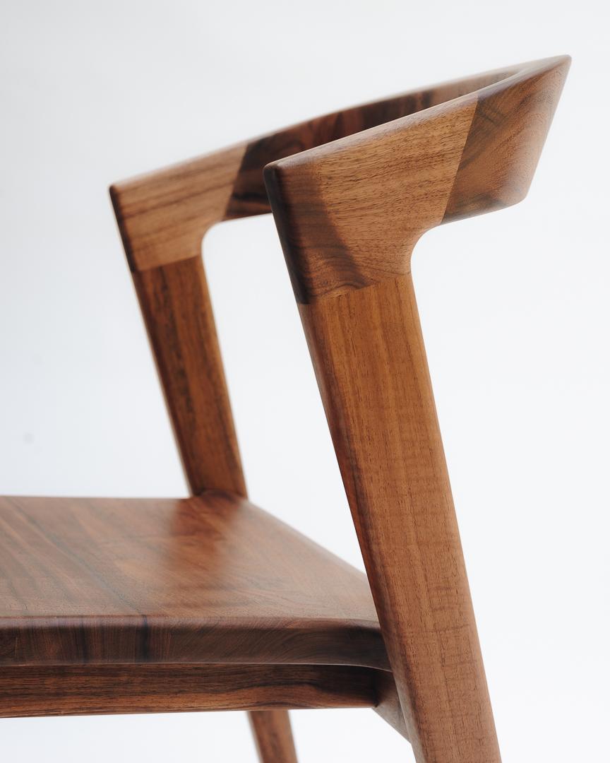 Moderne Chaise de salle à manger moderne et minimaliste en bois dur mexicain en vente