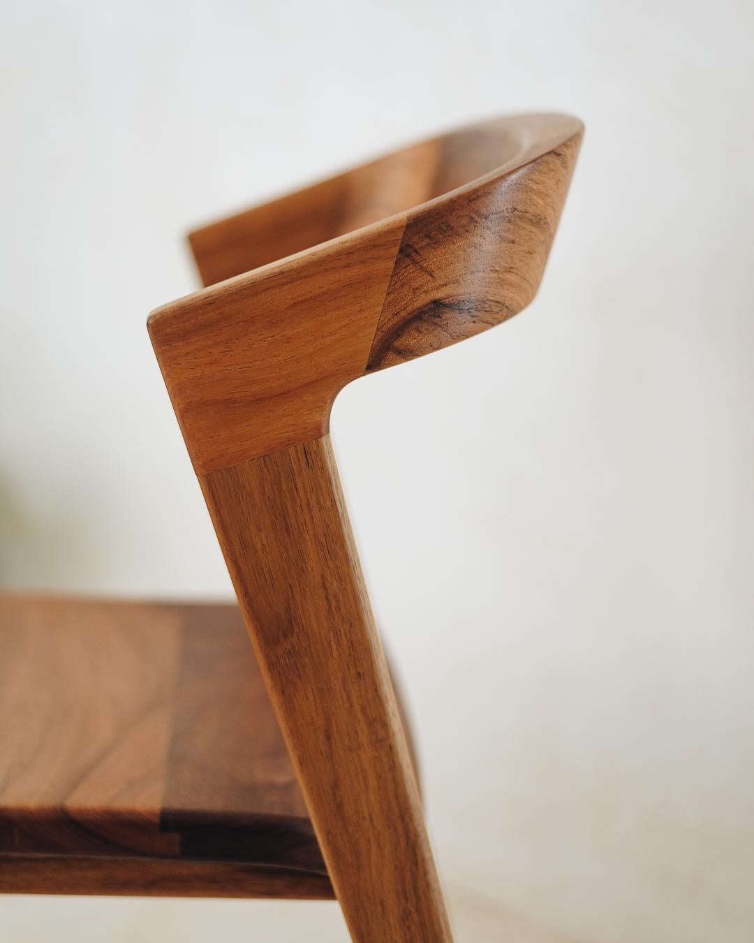 Chaise de salle à manger moderne et minimaliste en bois dur mexicain en vente 1