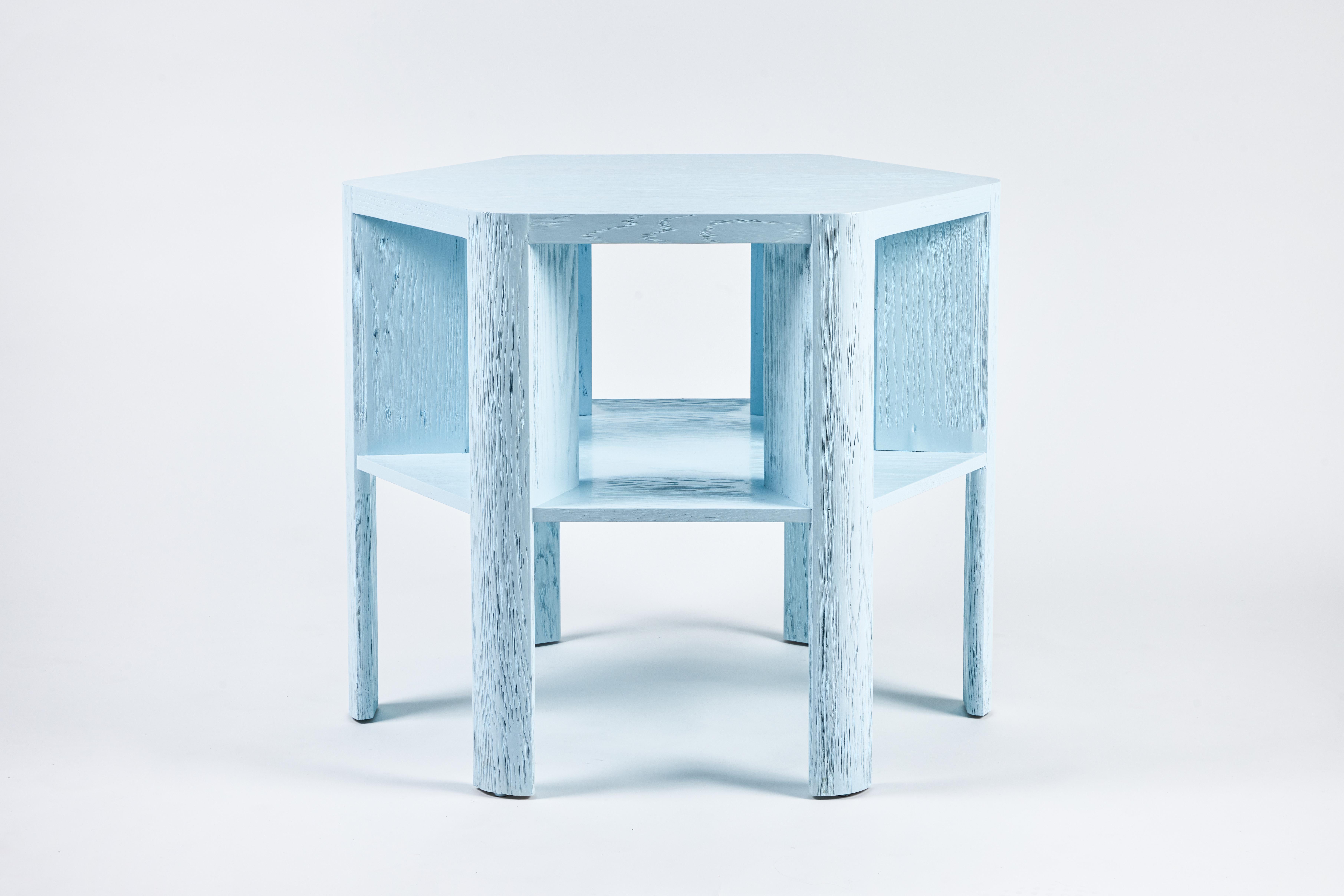 Grande table de bibliothèque laquée moderne et minimaliste montrée en argile sur chêne Neuf - En vente à Los Angeles, CA