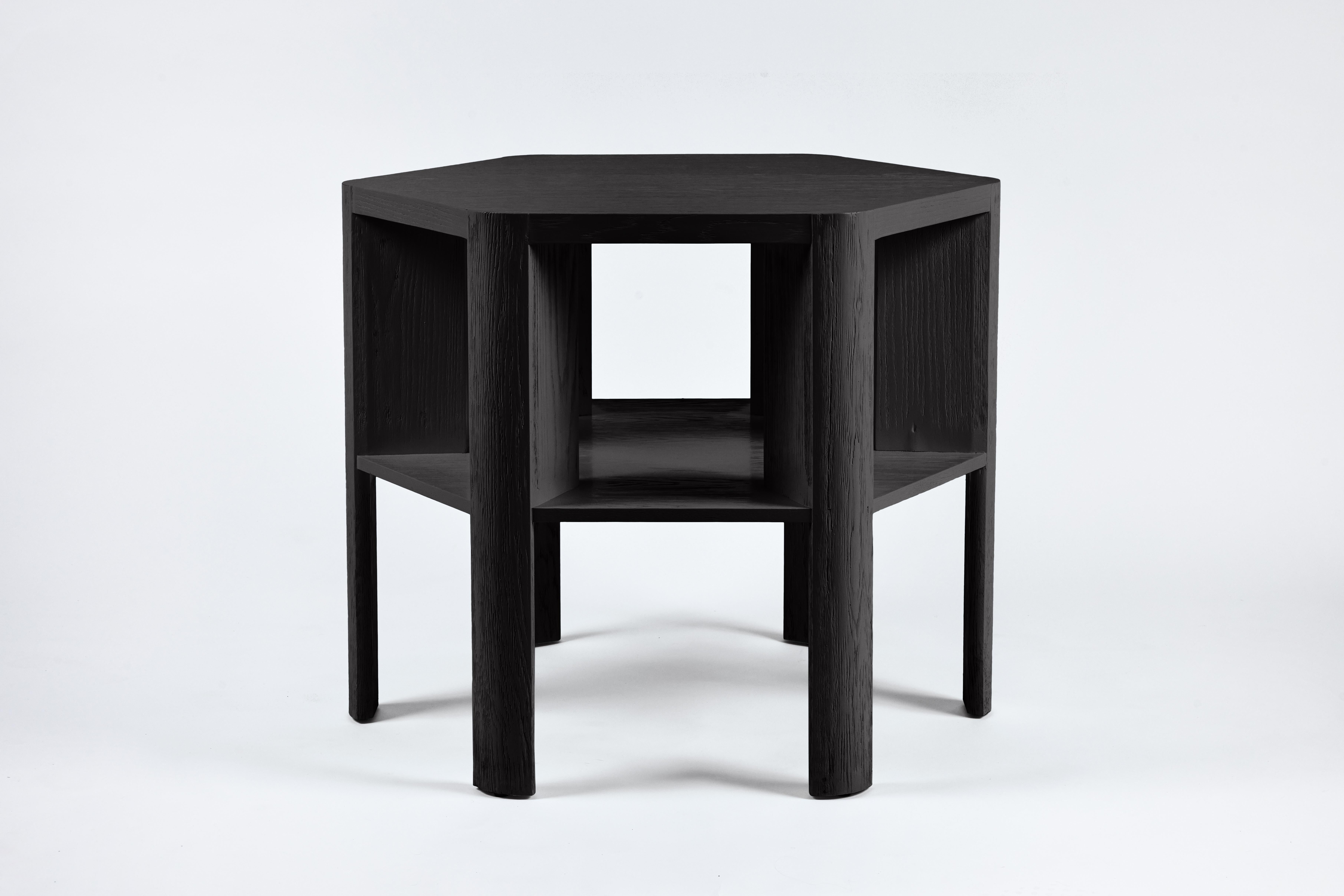 Bois Grande table de bibliothèque laquée moderne et minimaliste montrée en argile sur chêne en vente